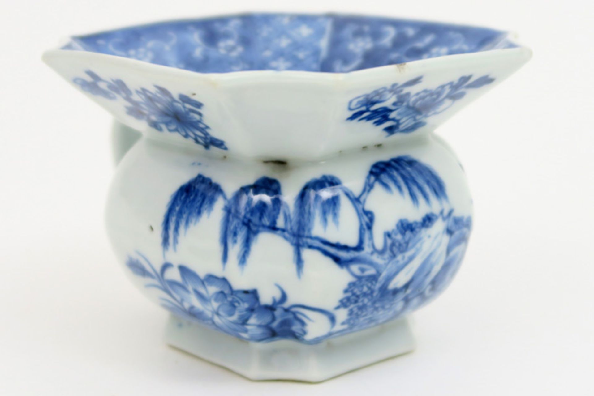 because of the small size rare 17th/18th Cent. Chinese Kang Xi spittoon in porcelain with a blue - Image 4 of 6