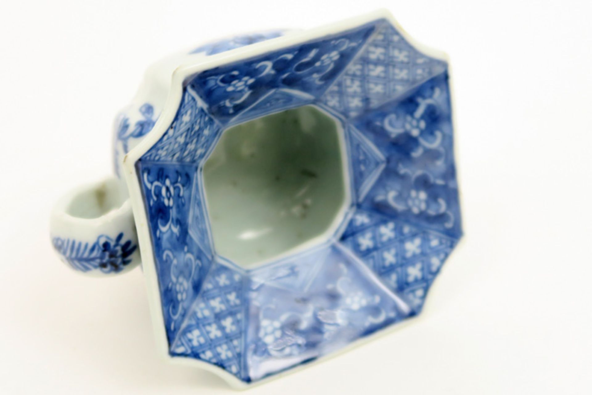 because of the small size rare 17th/18th Cent. Chinese Kang Xi spittoon in porcelain with a blue - Image 6 of 6