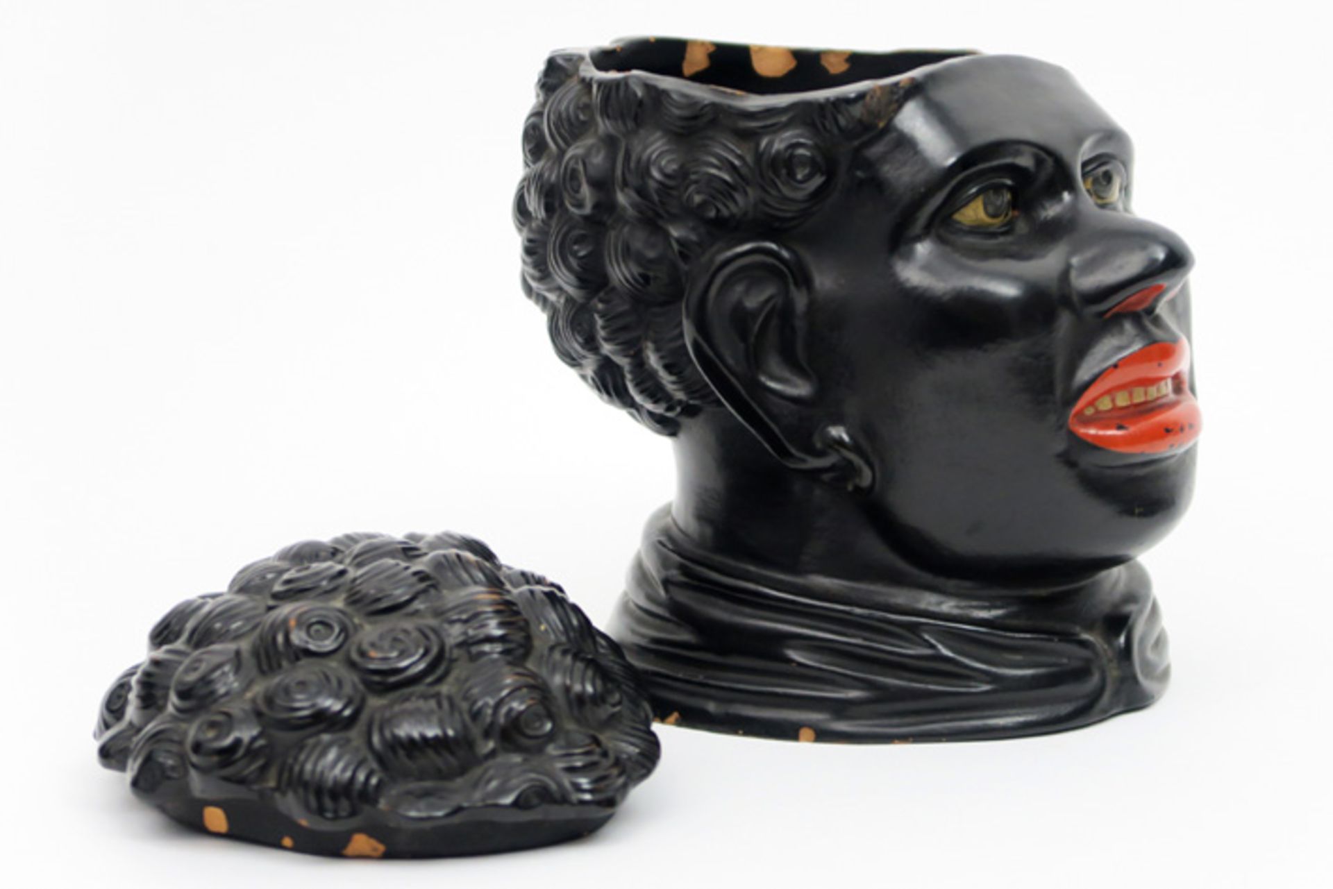 19th Cent. tobacco jar in terracotta and in the shape of a black man's head Negentiende eeuwse - Image 3 of 5