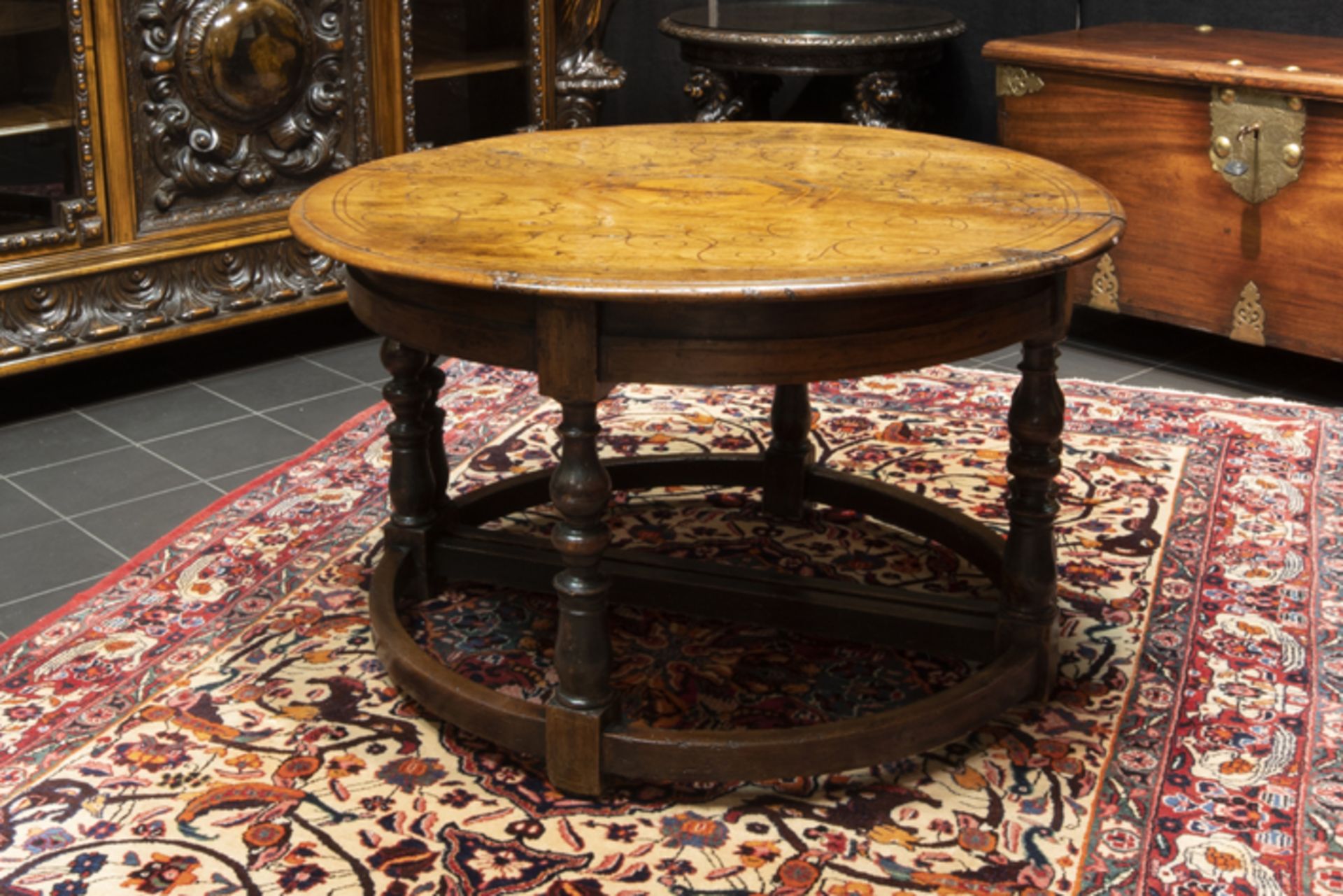 antique Italian table with two crecents and a central part in walnut with inlay Antieke Italiaanse - Image 4 of 4
