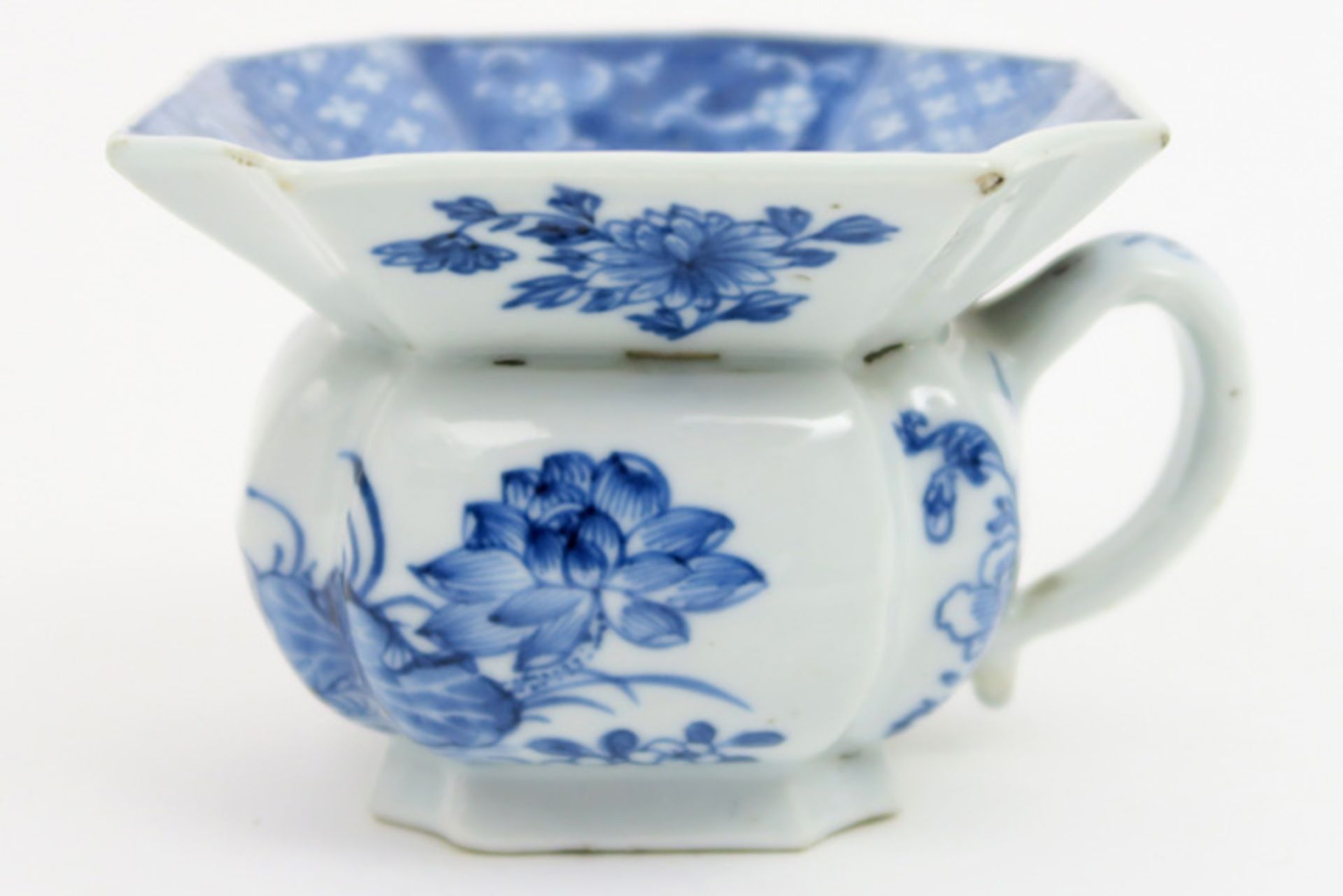 because of the small size rare 17th/18th Cent. Chinese Kang Xi spittoon in porcelain with a blue