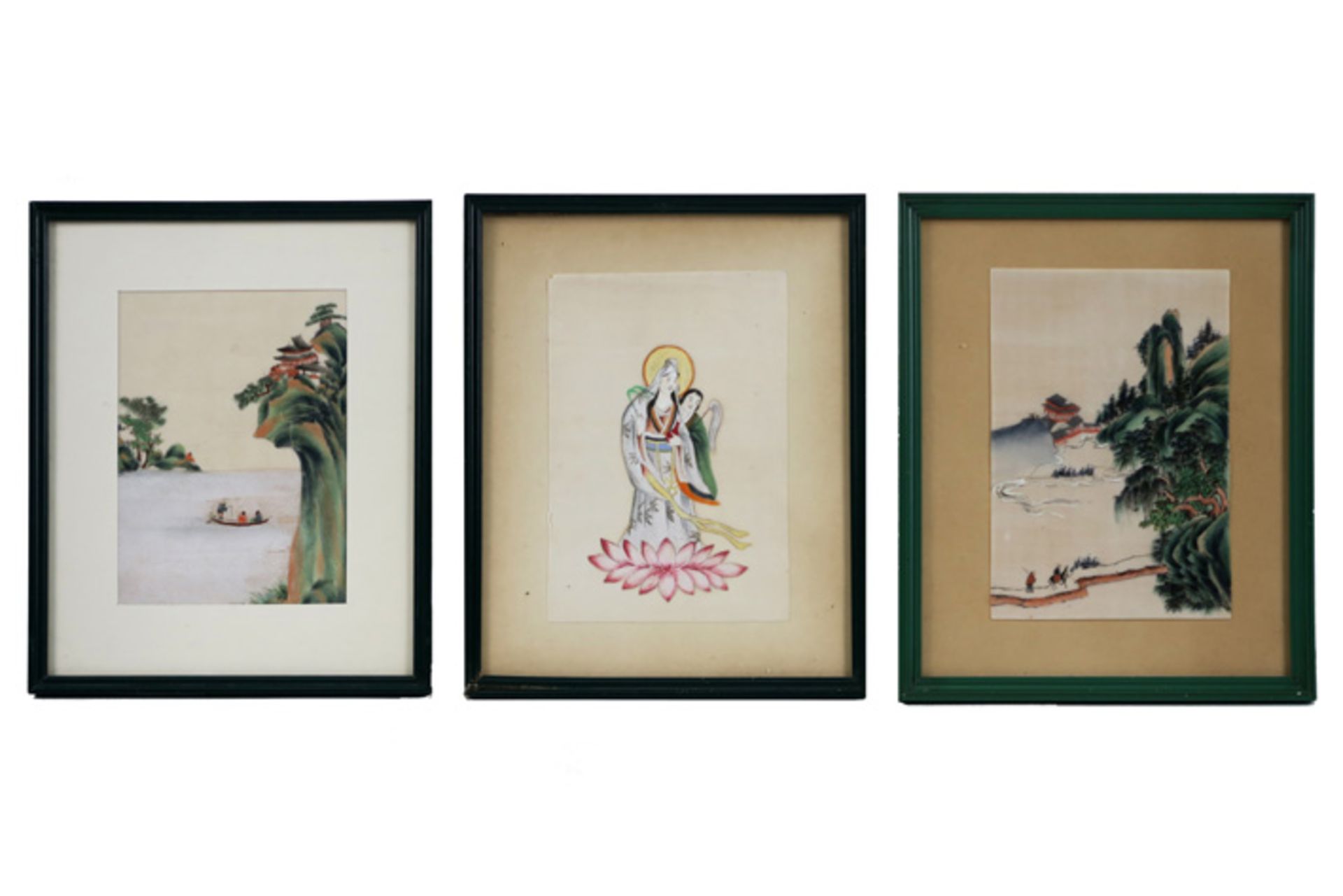 3 small Chinese paintings on rice paper Lot van drie kleine Chinese schilderingen op rijstpapier