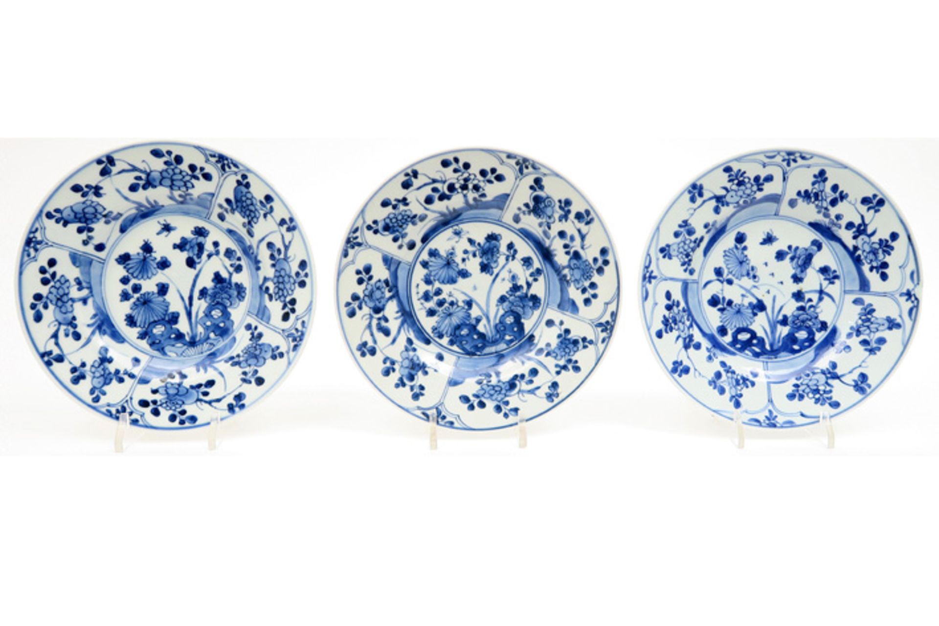 series of three 18th Cent. Chinese plates in porcelain with blue-white garden decor Reeks van drie