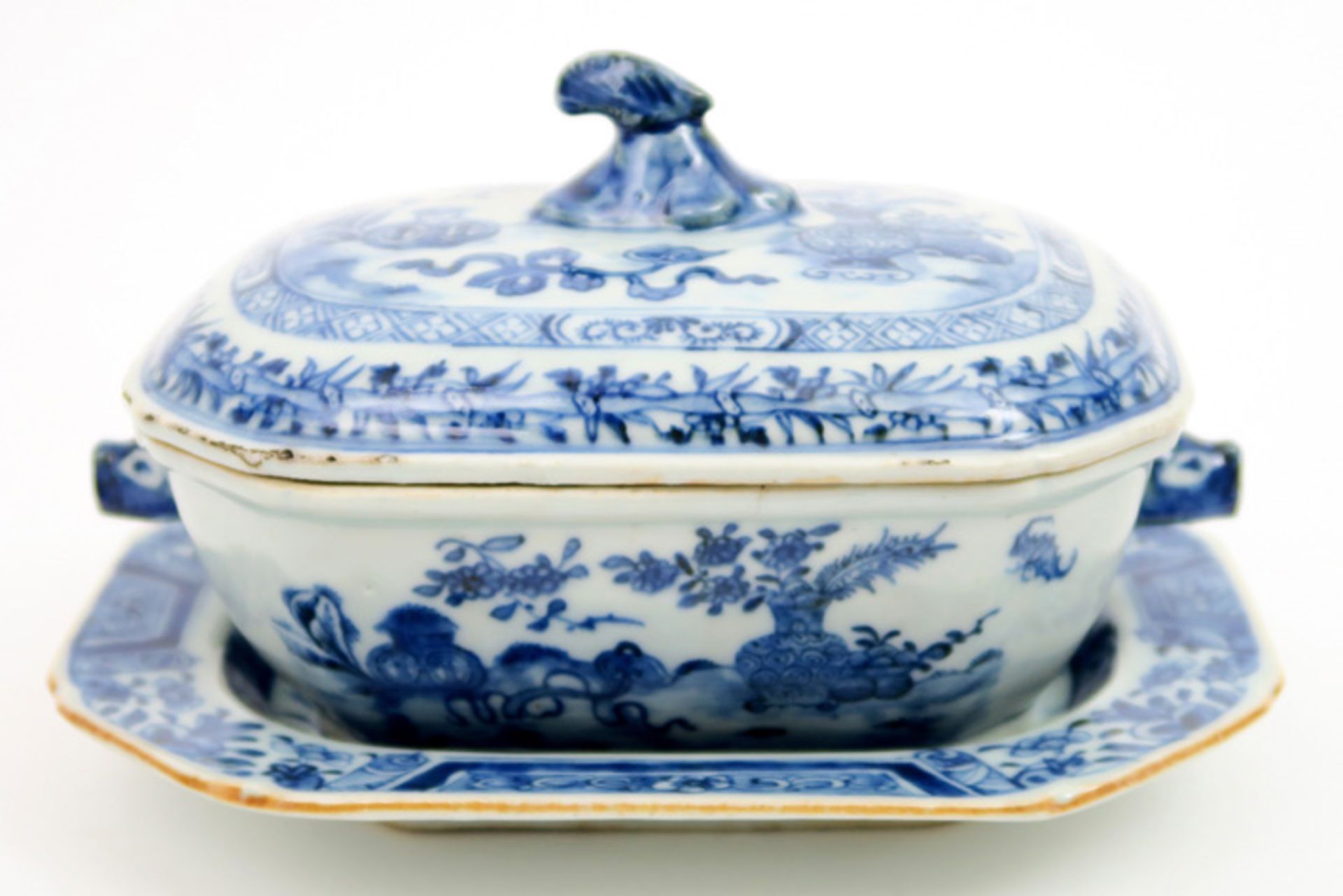 small 18th Cent. Chinese tureen with its lid and dish in porcelain with a blue-white garden decor