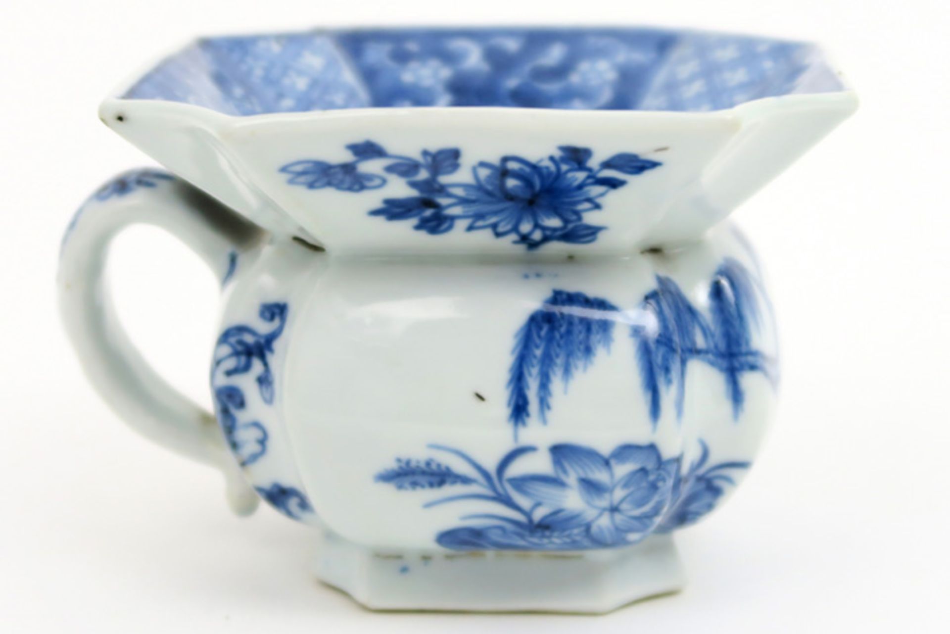 because of the small size rare 17th/18th Cent. Chinese Kang Xi spittoon in porcelain with a blue - Image 2 of 6