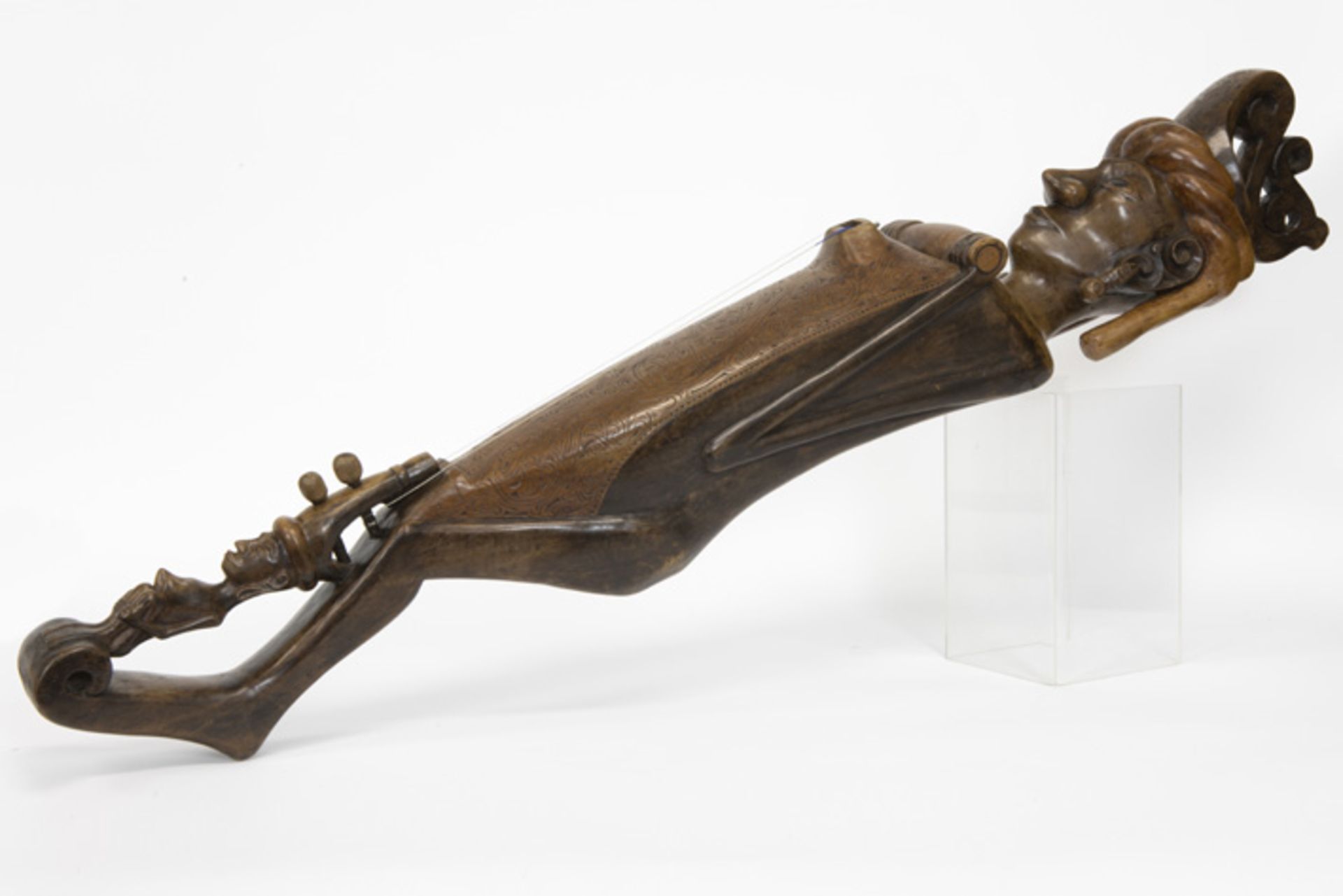 'antique' Indonesian musical string instrument in wood with sculpted ornaments 'Antiek' - Image 2 of 2