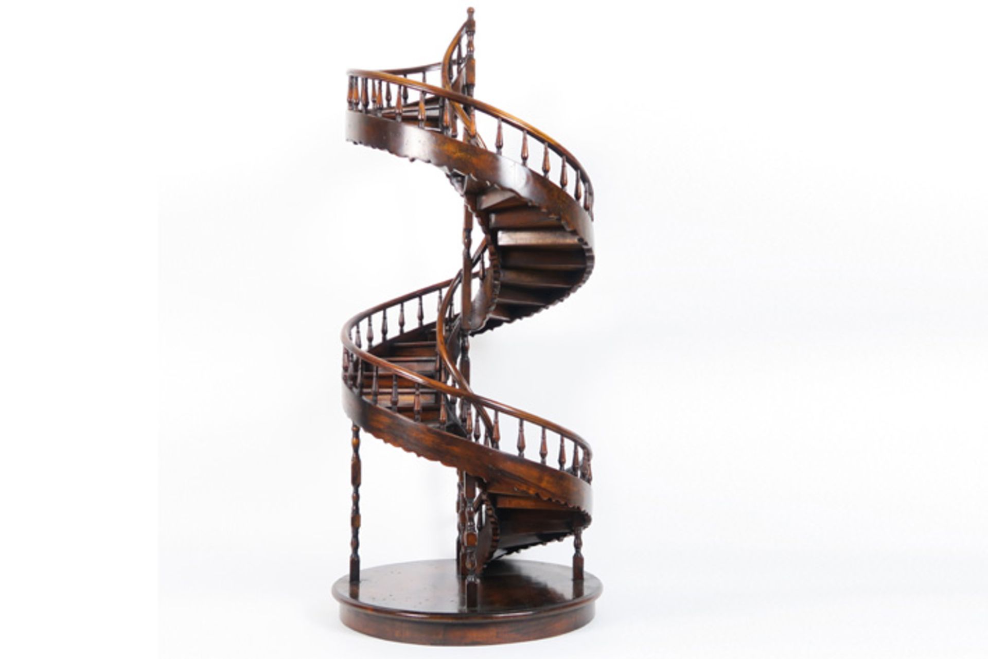 sort of a master's piece : antique miniature stairs in wood Antiek soort meestermeubel : houten - Bild 2 aus 3