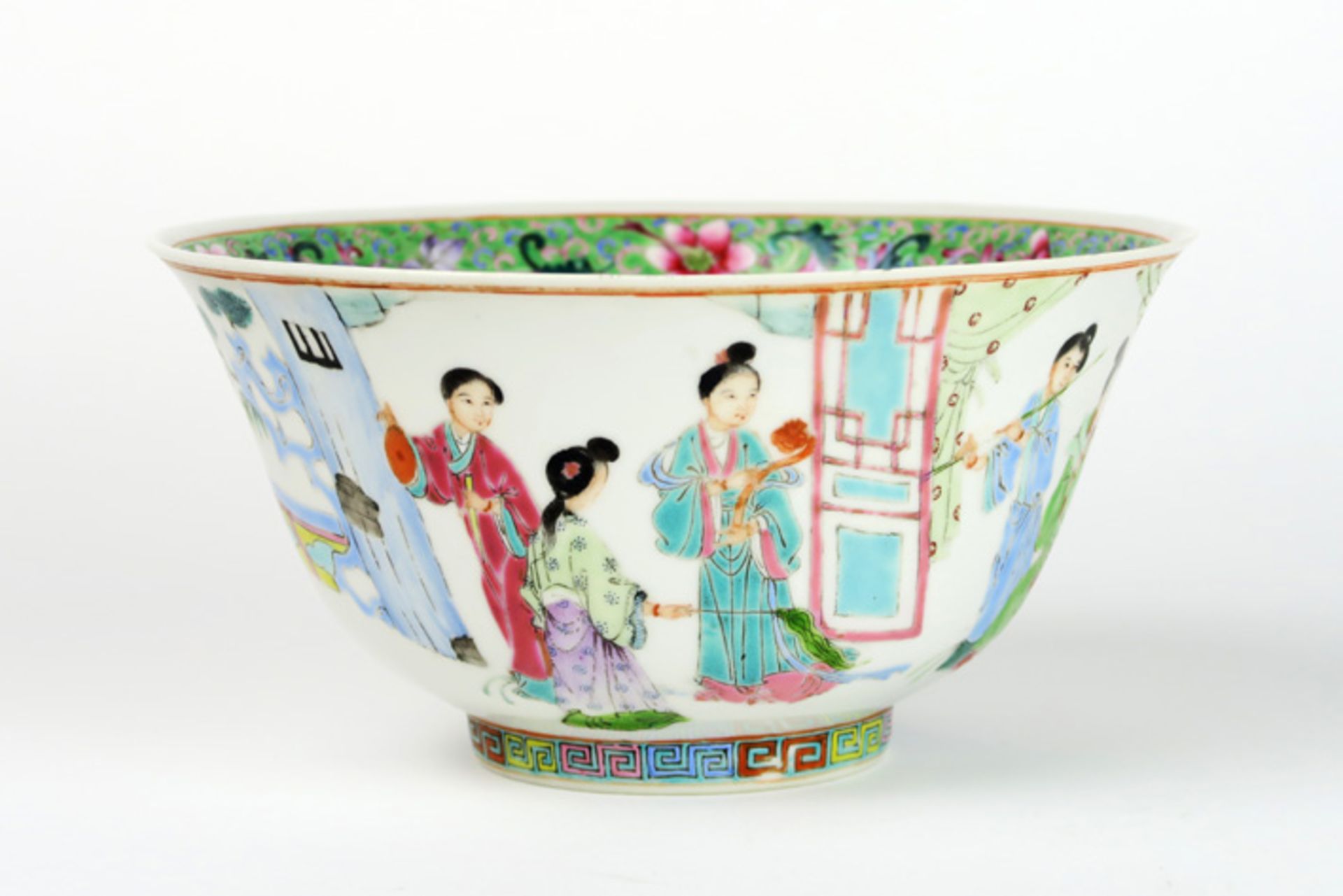 Chinese bowl in marked porcelain with a Famille Verte figures decor Chinese bowl in gemerkt - Bild 4 aus 7