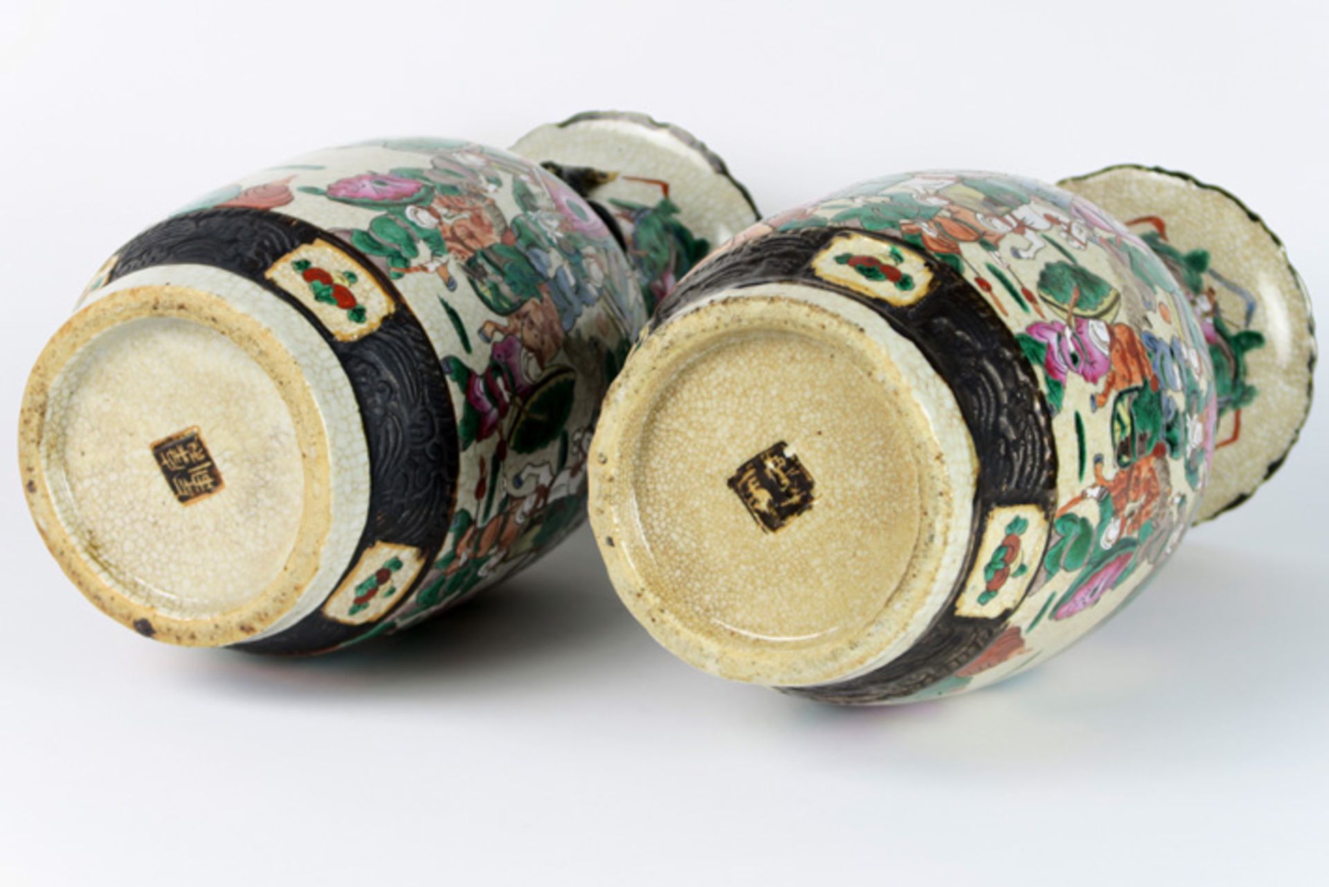 pair of antique Chinese vases in Nankin porcelain with polychrome decor Paar antieke Chinese vazen - Image 5 of 5