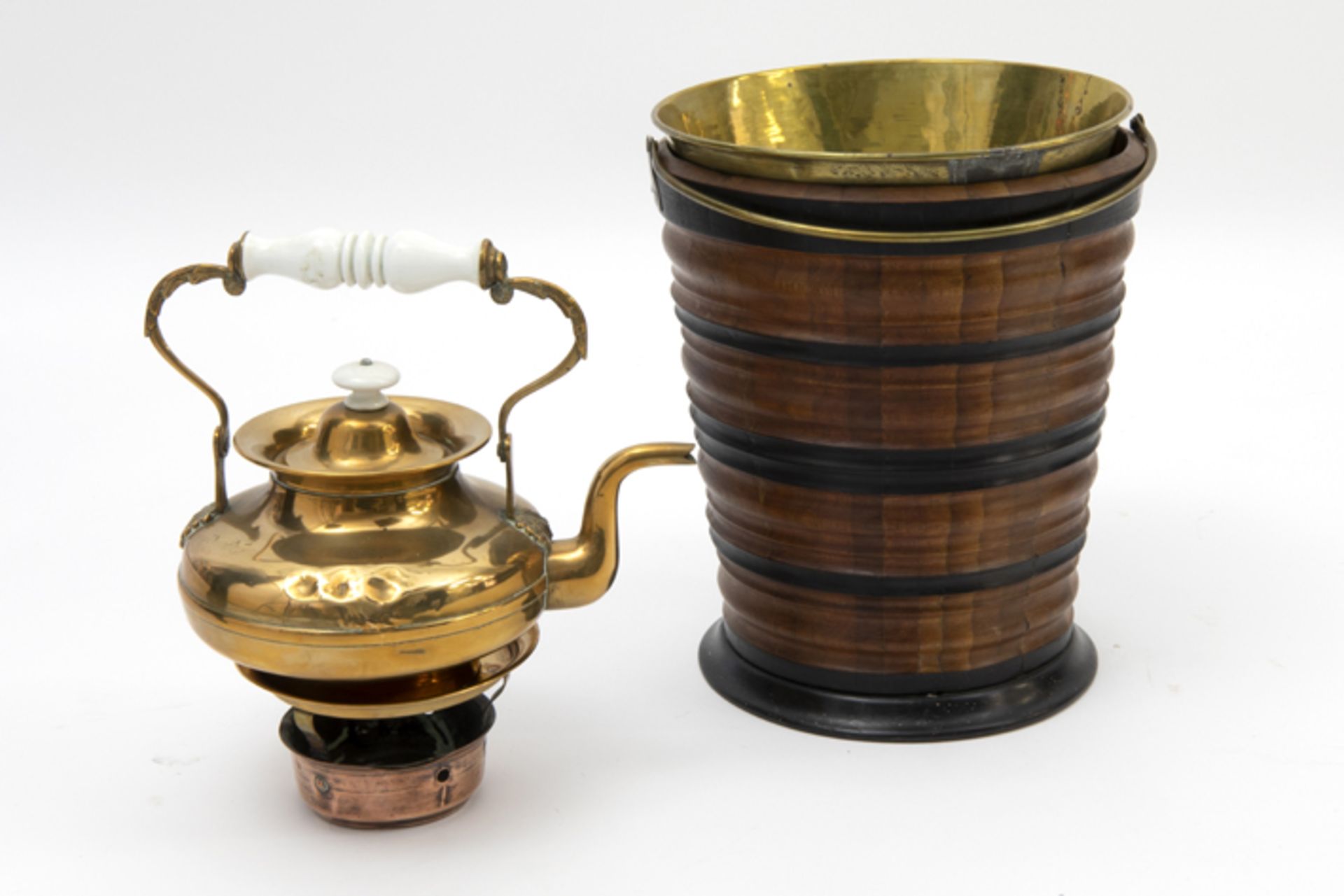 19th Cent. Dutch bucket-shaped teastove in wood with its brass kettle and stove Negentiende eeuwse - Image 2 of 2