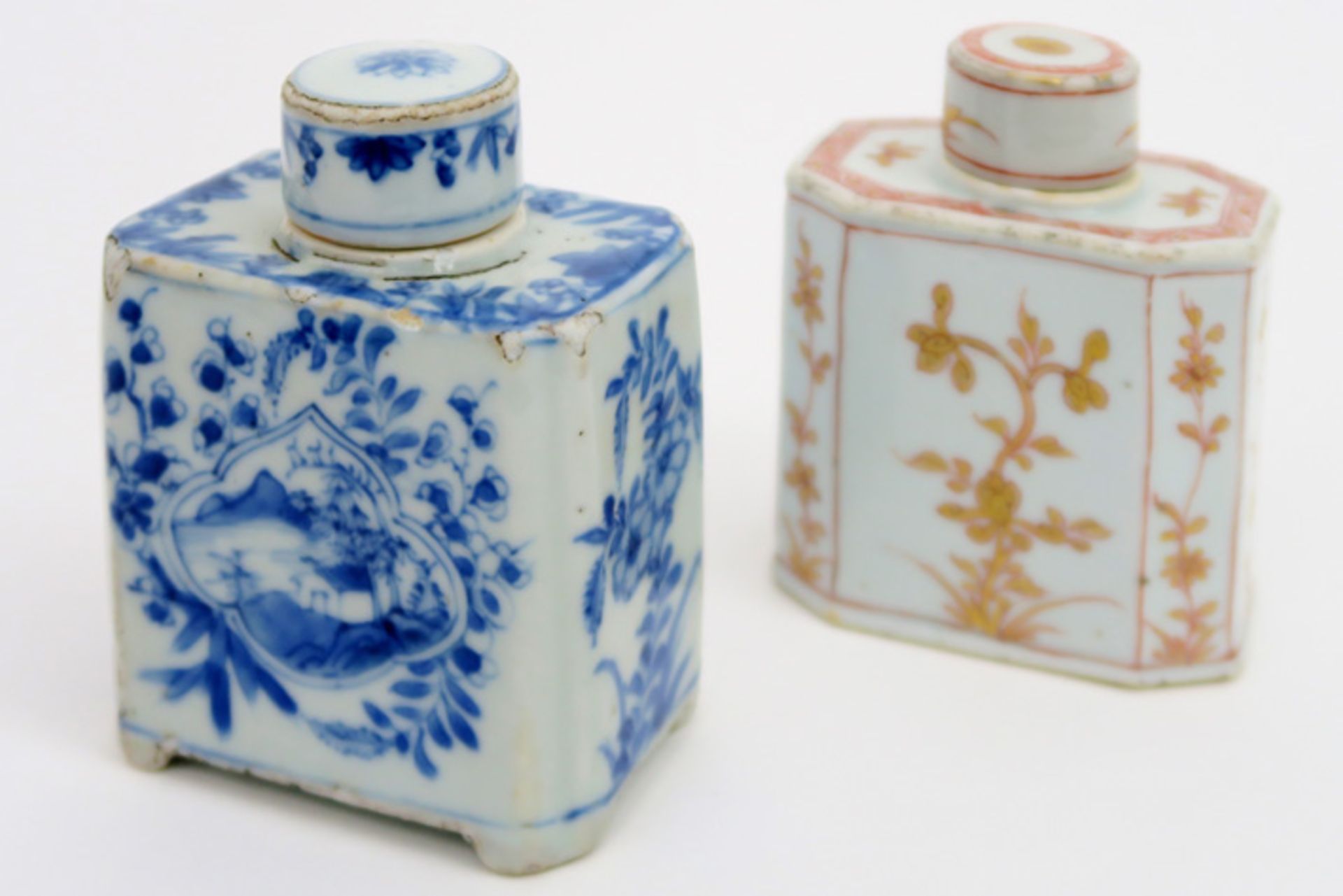 two 18th Cent. Chinese teacaddys in porcelain with flower decor , one in blue-white and one in - Image 3 of 5