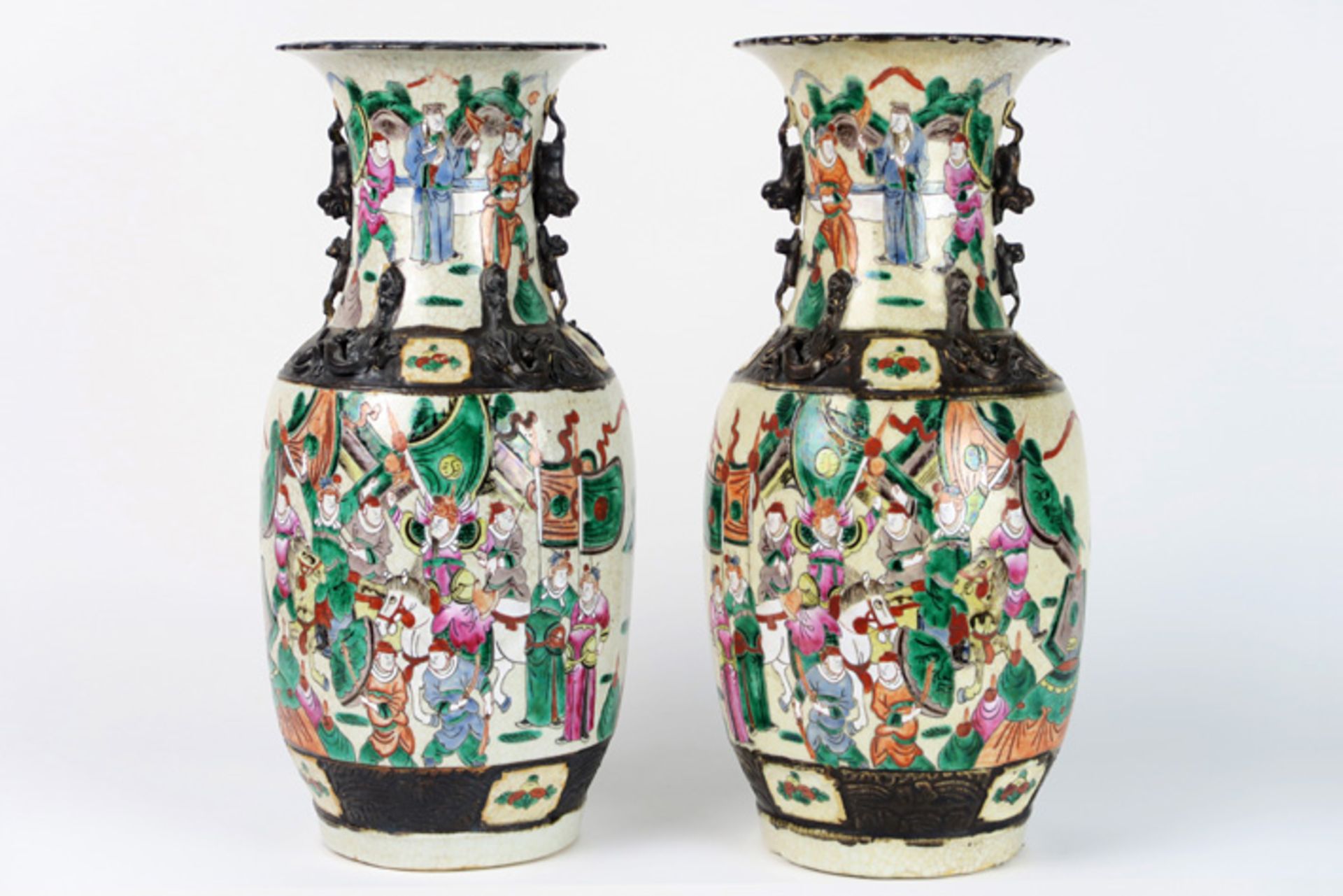 pair of antique Chinese vases in Nankin porcelain with polychrome decor Paar antieke Chinese vazen - Image 2 of 5