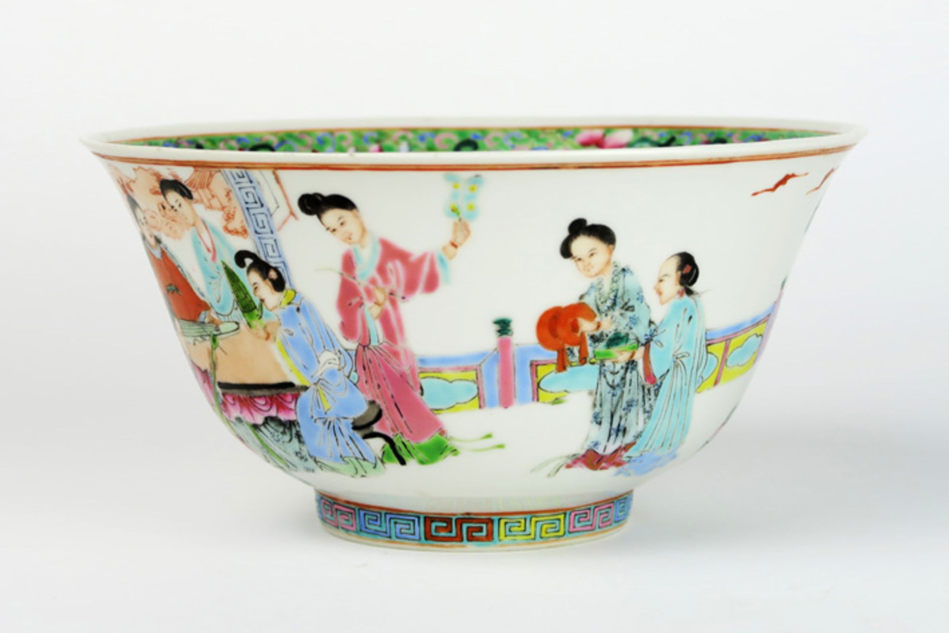 Chinese bowl in marked porcelain with a Famille Verte figures decor Chinese bowl in gemerkt - Bild 6 aus 7