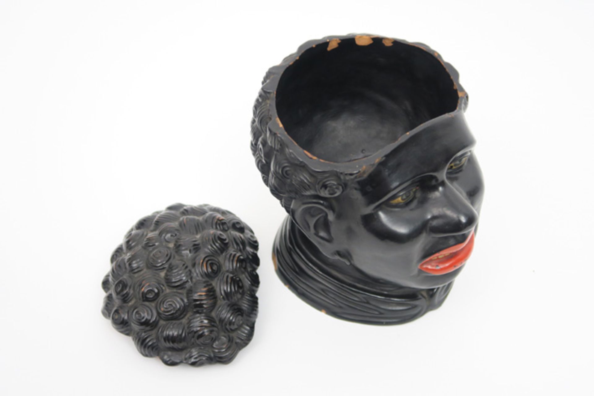 19th Cent. tobacco jar in terracotta and in the shape of a black man's head Negentiende eeuwse - Image 4 of 5