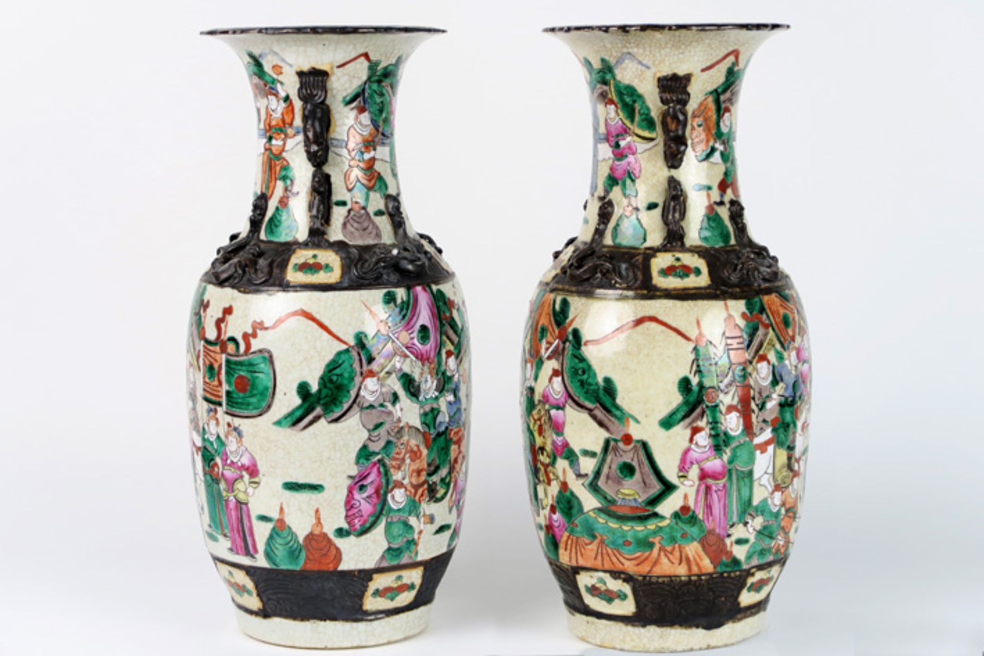 pair of antique Chinese vases in Nankin porcelain with polychrome decor Paar antieke Chinese vazen - Image 3 of 5