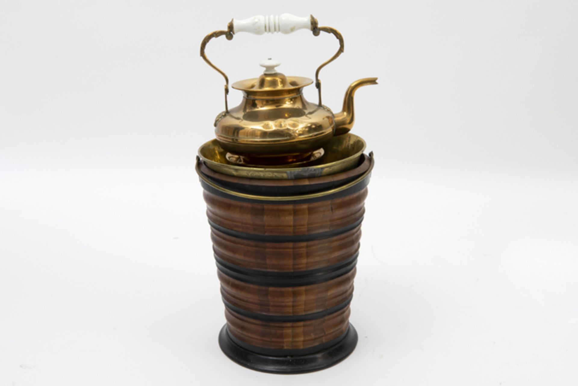 19th Cent. Dutch bucket-shaped teastove in wood with its brass kettle and stove Negentiende eeuwse