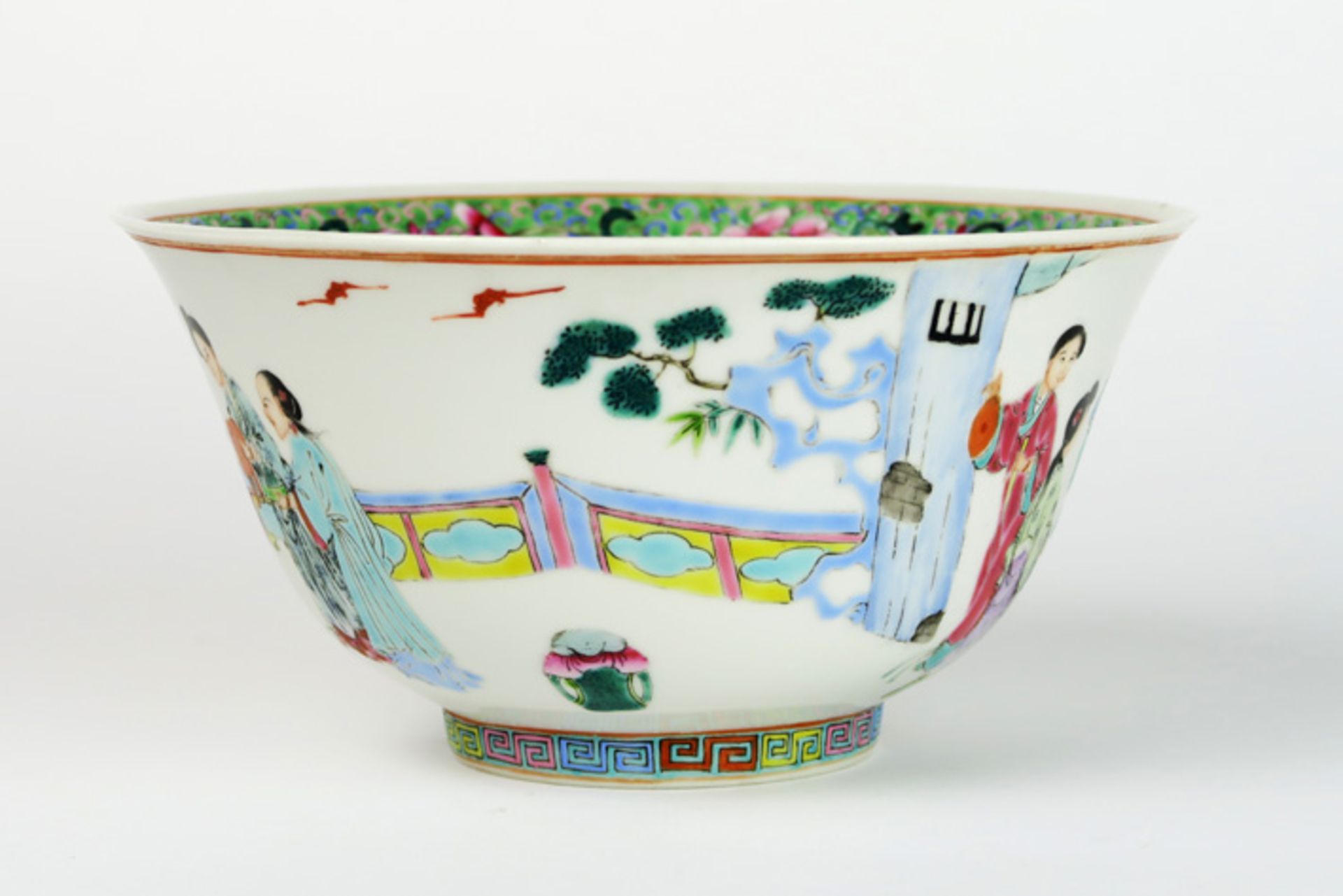 Chinese bowl in marked porcelain with a Famille Verte figures decor Chinese bowl in gemerkt - Bild 7 aus 7