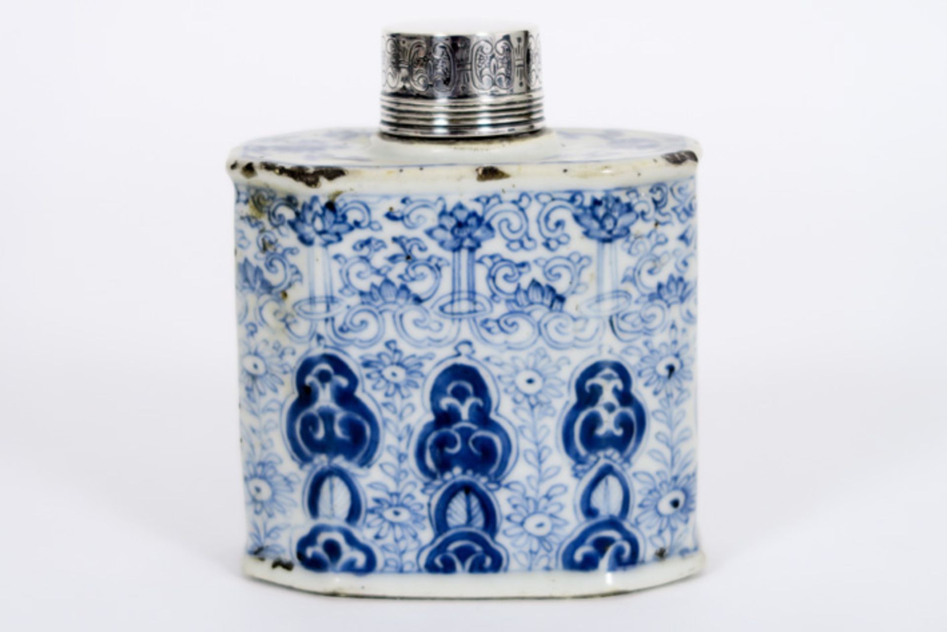 17th/18th Cent. Chinese teacaddy in porcelain with blue-white flower decor and mounting in silver - Bild 3 aus 5