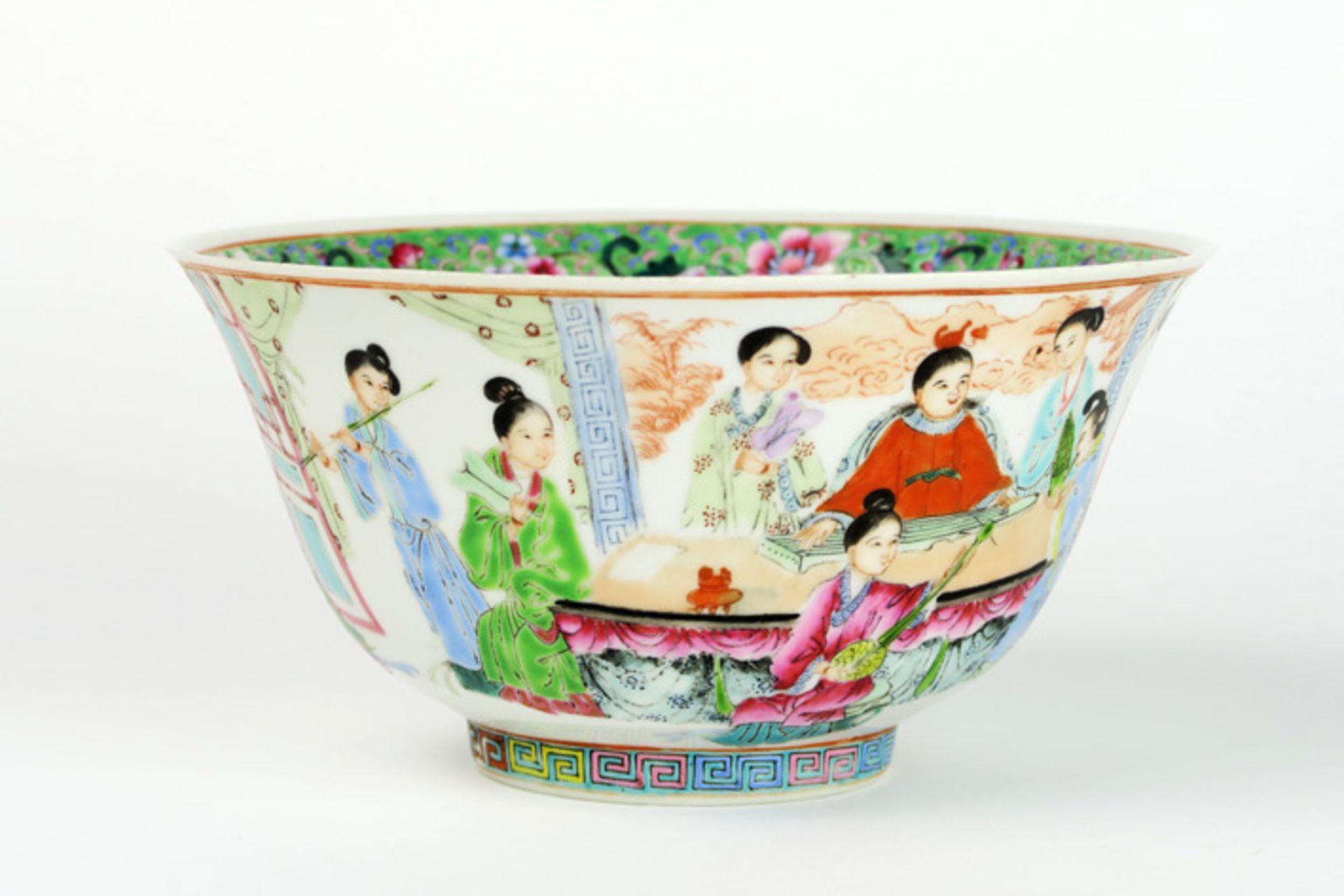 Chinese bowl in marked porcelain with a Famille Verte figures decor Chinese bowl in gemerkt - Bild 5 aus 7