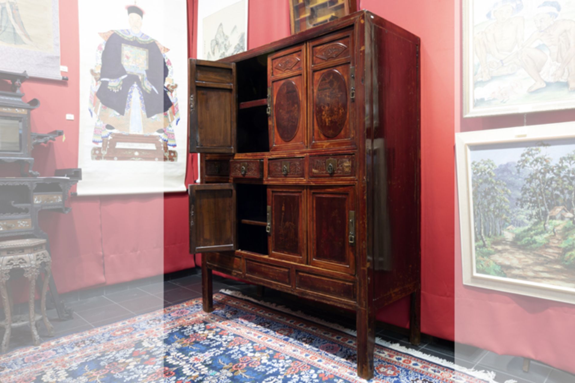 18th/19th Cent. Chinese Qing dynasty cabinet with four drawers and with eight doors, each with - Bild 3 aus 4