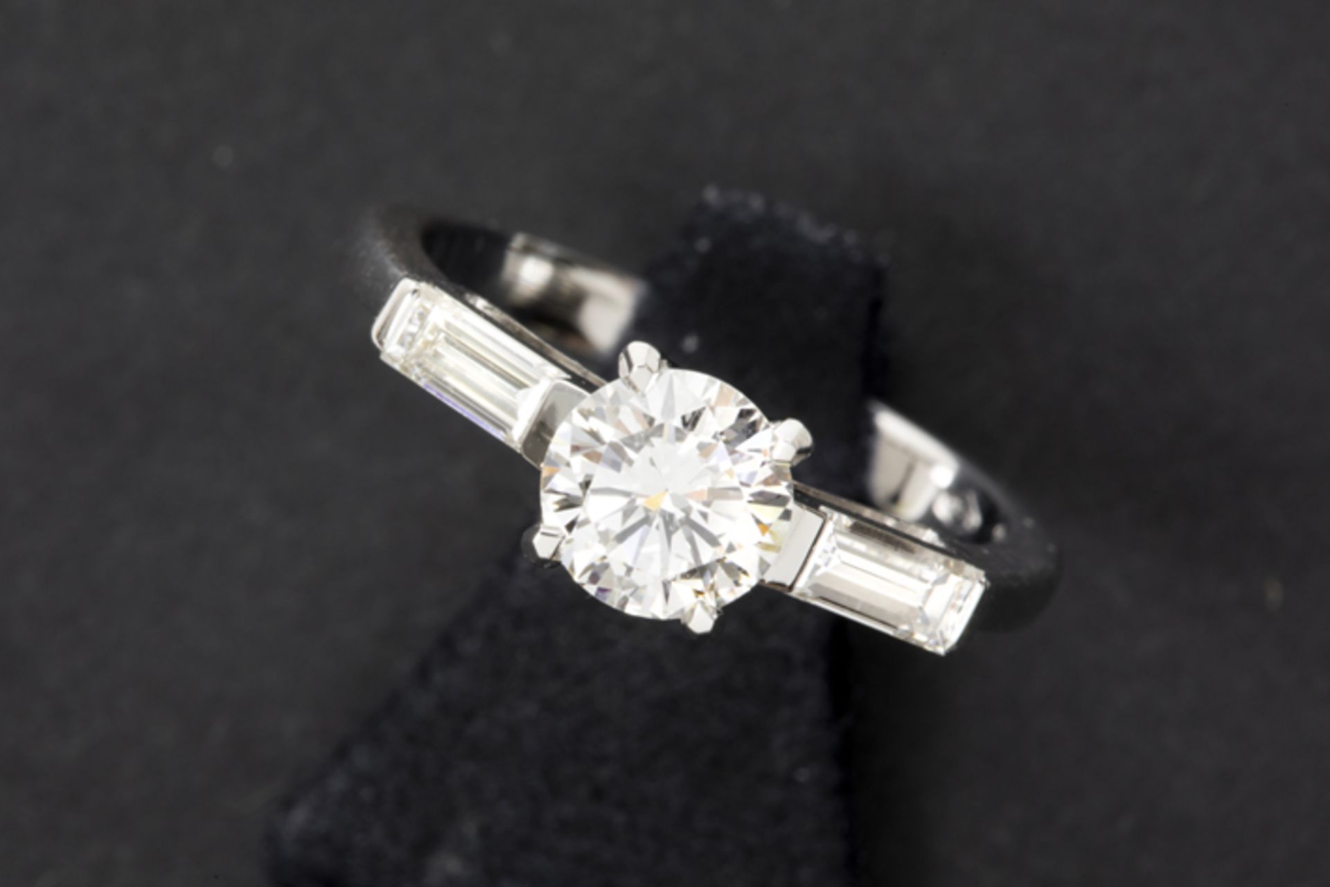 a 0,94 carat very high quality brilliant cut diamond set in a ring in white gold (18 carat) with two