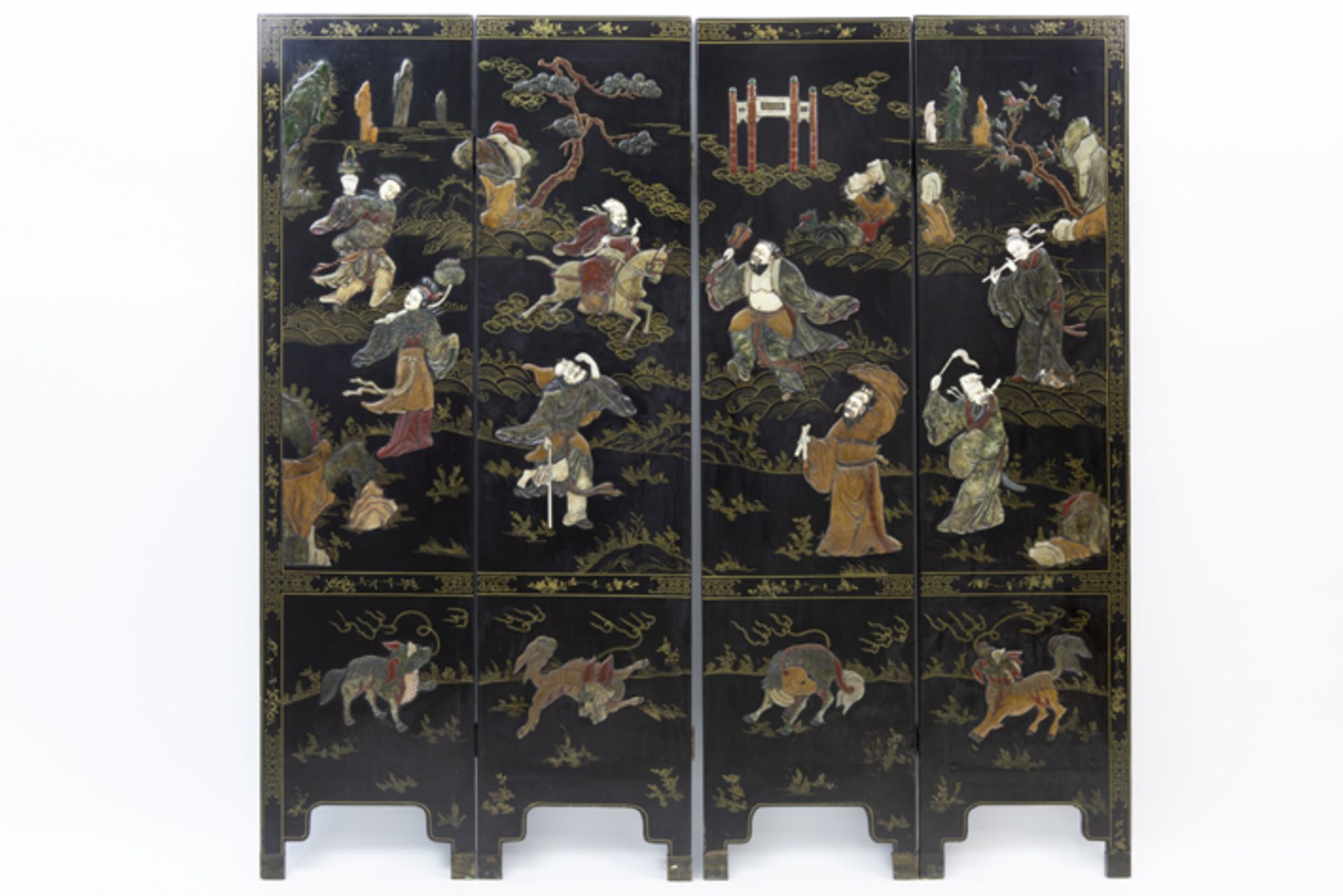 Chinese screen with four lacquered panels inlaid with jade and ivory Mooie Chinese paravent met vier