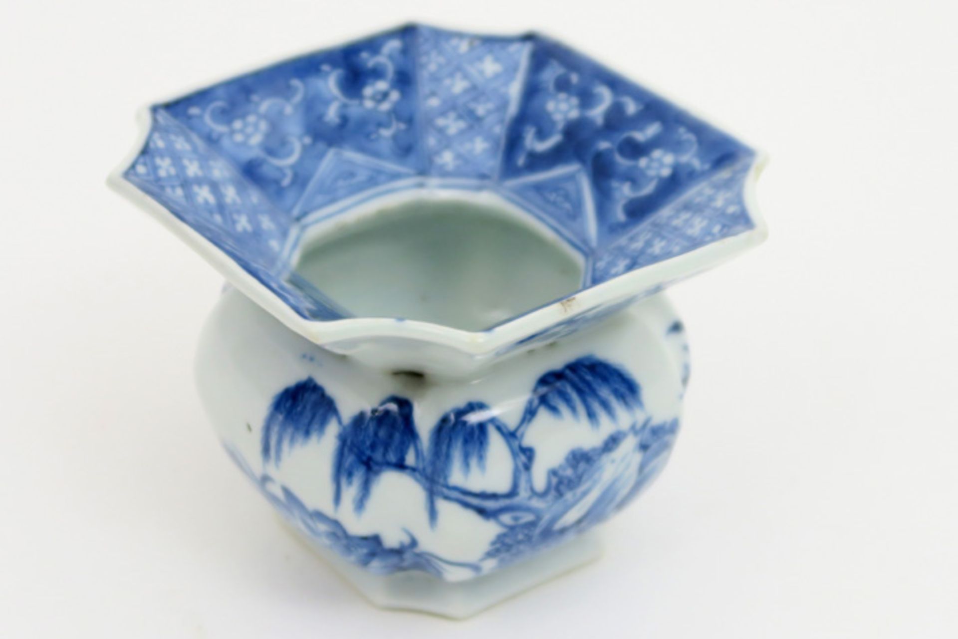 because of the small size rare 17th/18th Cent. Chinese Kang Xi spittoon in porcelain with a blue - Image 3 of 6