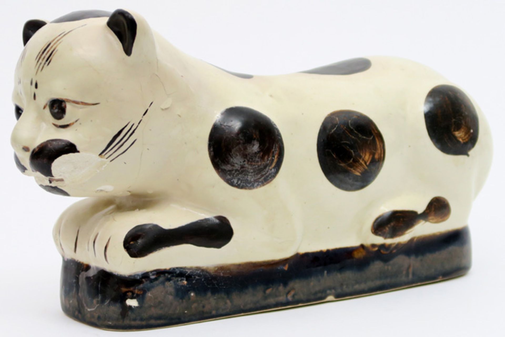 antique Chinese ceramic neck rest in the shape of a cat Antieke Chinese neksteun in faïence en in de