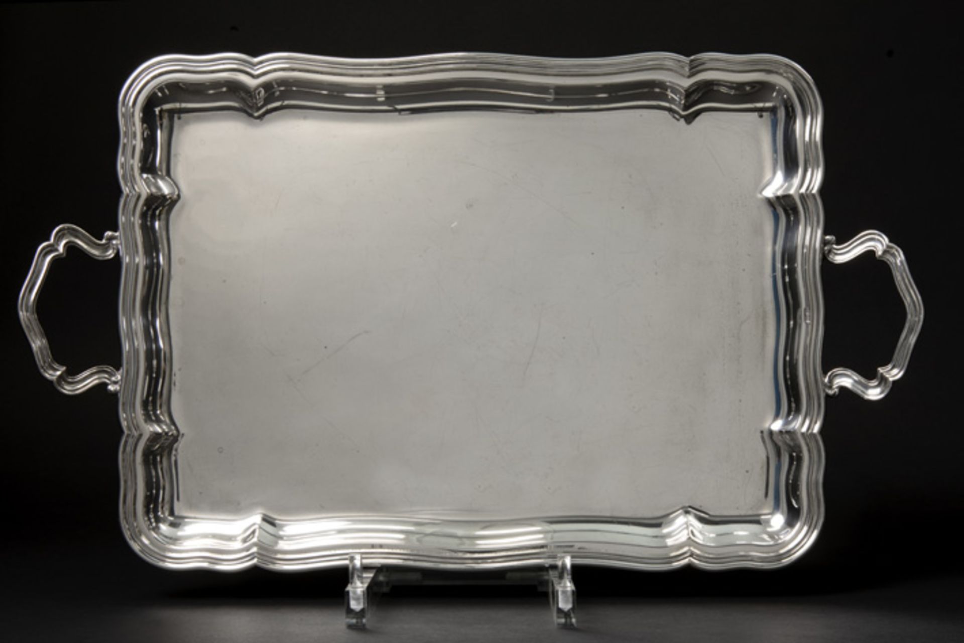 20th Cent. Italian (serving)-tray in marked silver 20ste eeuwse Italiaanse dienplateau met twee