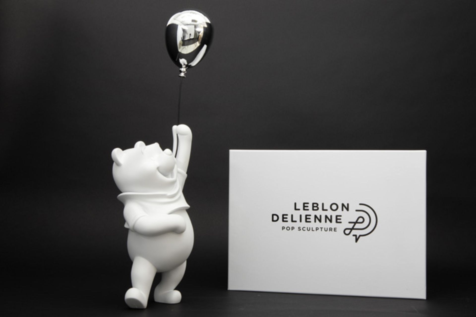 Leblon Delienne & Disney "Winnie the Pooh White and Silver" sculpture n° 10/500 after A.A. Milne - Image 3 of 3