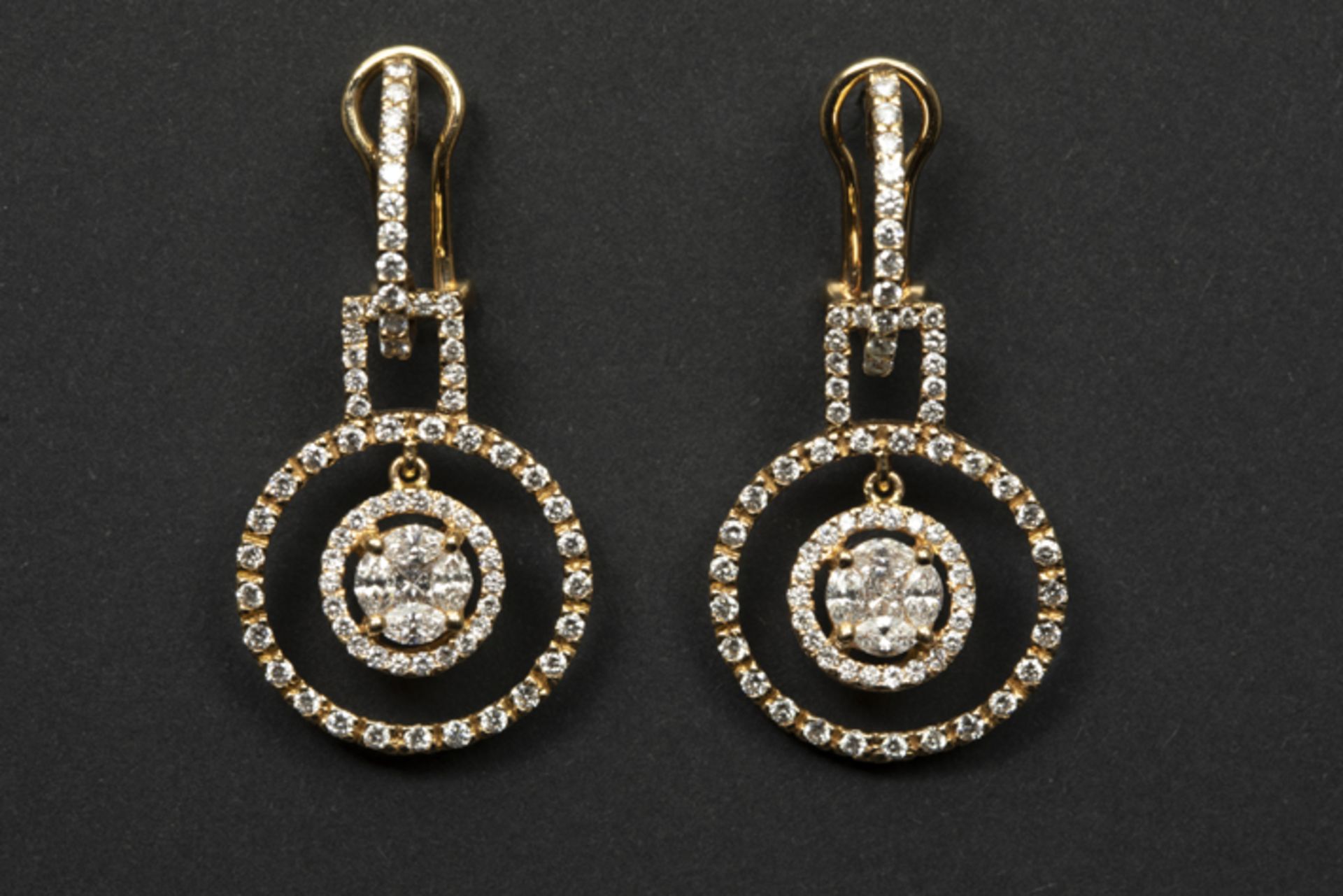 elegant pair of earrings in pink gold (18 carat) with ca 2 carat of very high quality brilliant