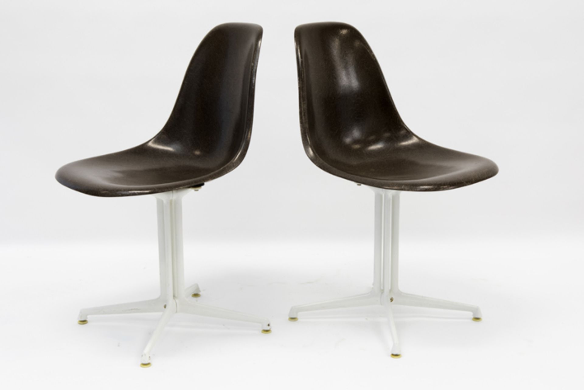 pair of design fiberglass chairs - marked Herman Miller HERMAN MILLER paar designstoelen in - Bild 2 aus 4