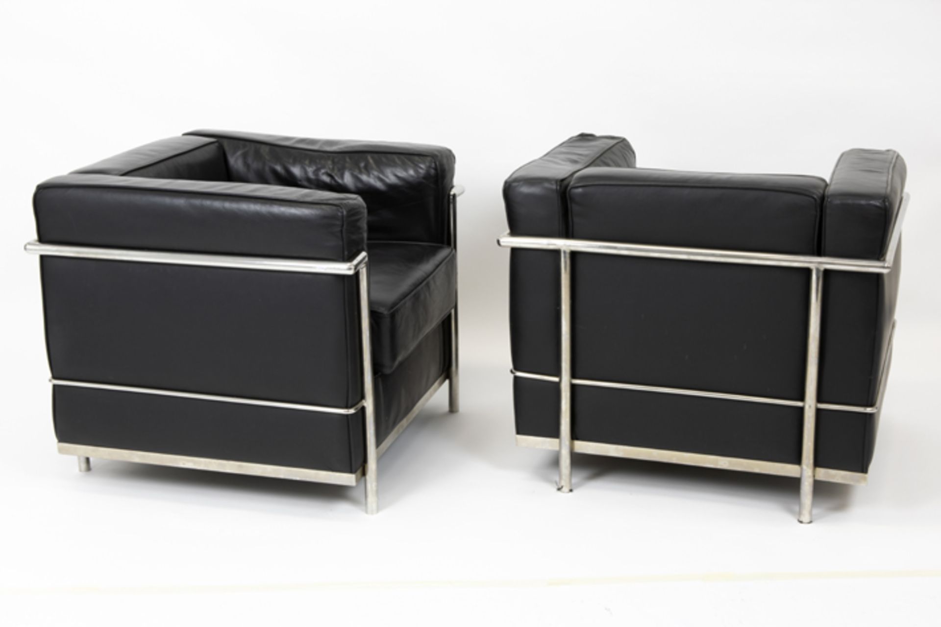 pair of armchairs in the style of Le Corbusier and Perriand's LC2-design in black leather and - Bild 2 aus 2