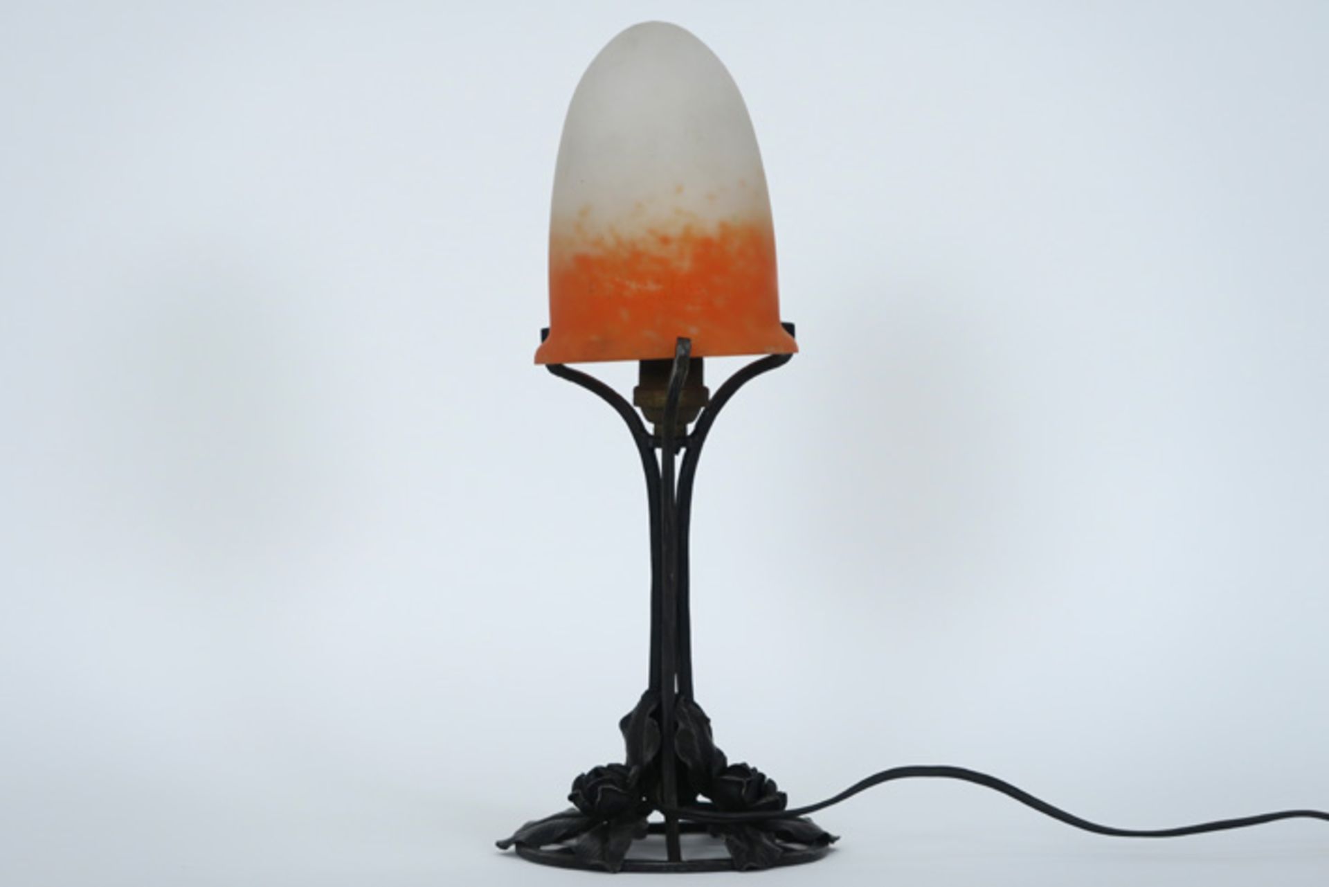 French "Müller frêres Lunéville" Art Deco-lamp in wrought iron and pâte de verre MÜLLER Frêres