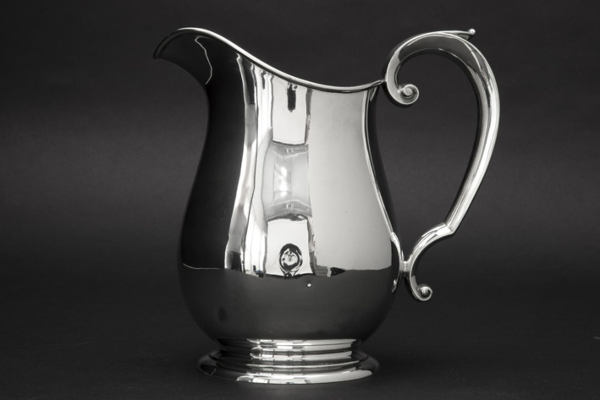 American Art Deco water jug in marked silver Amerikaanse Art Deco-waterkan in massief zilver, - Image 2 of 3