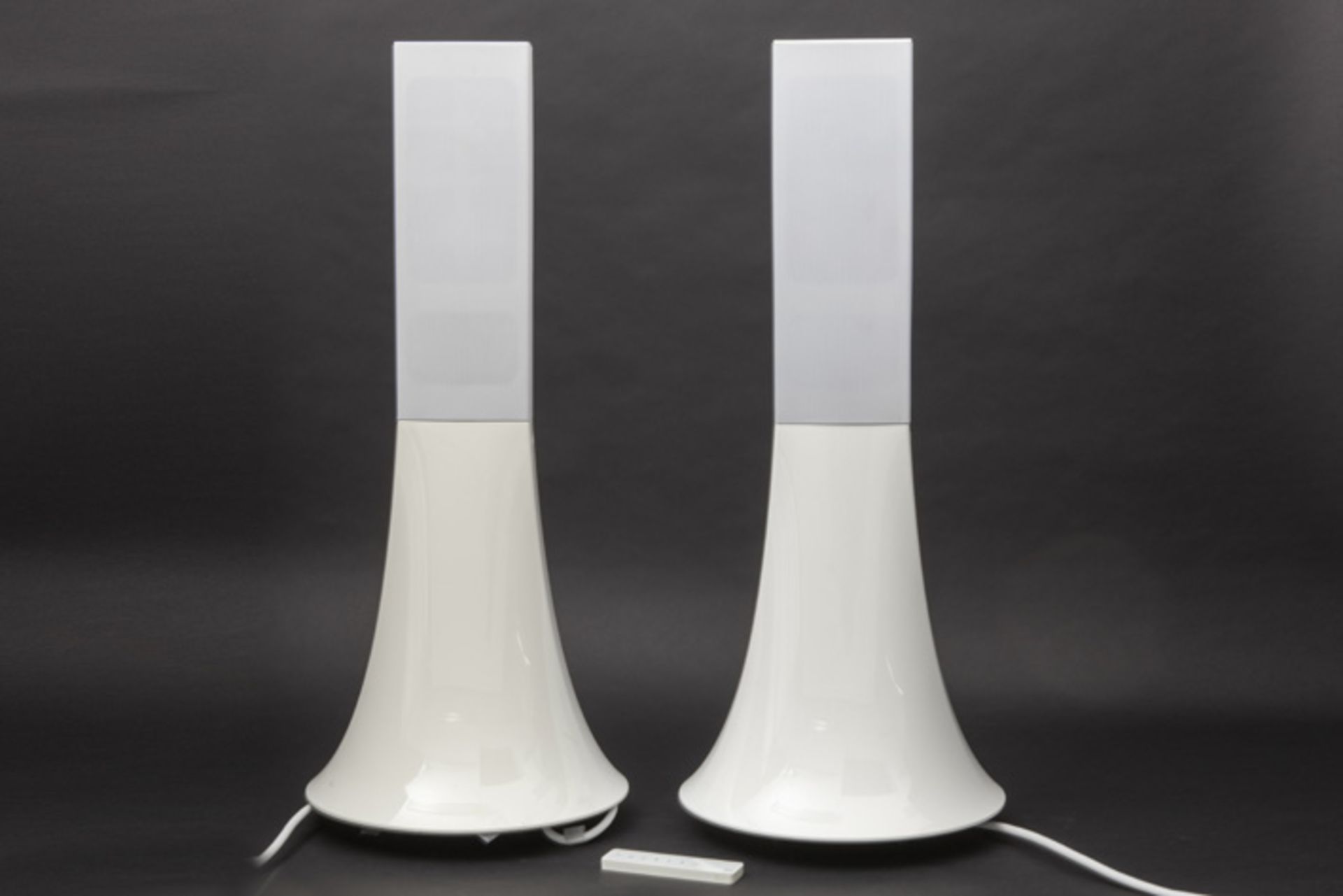 pair of Philippe Starck "Zikmu Parrot" design "Bluetooth/wifi" speakers in resin/plastic - marked - Bild 2 aus 3