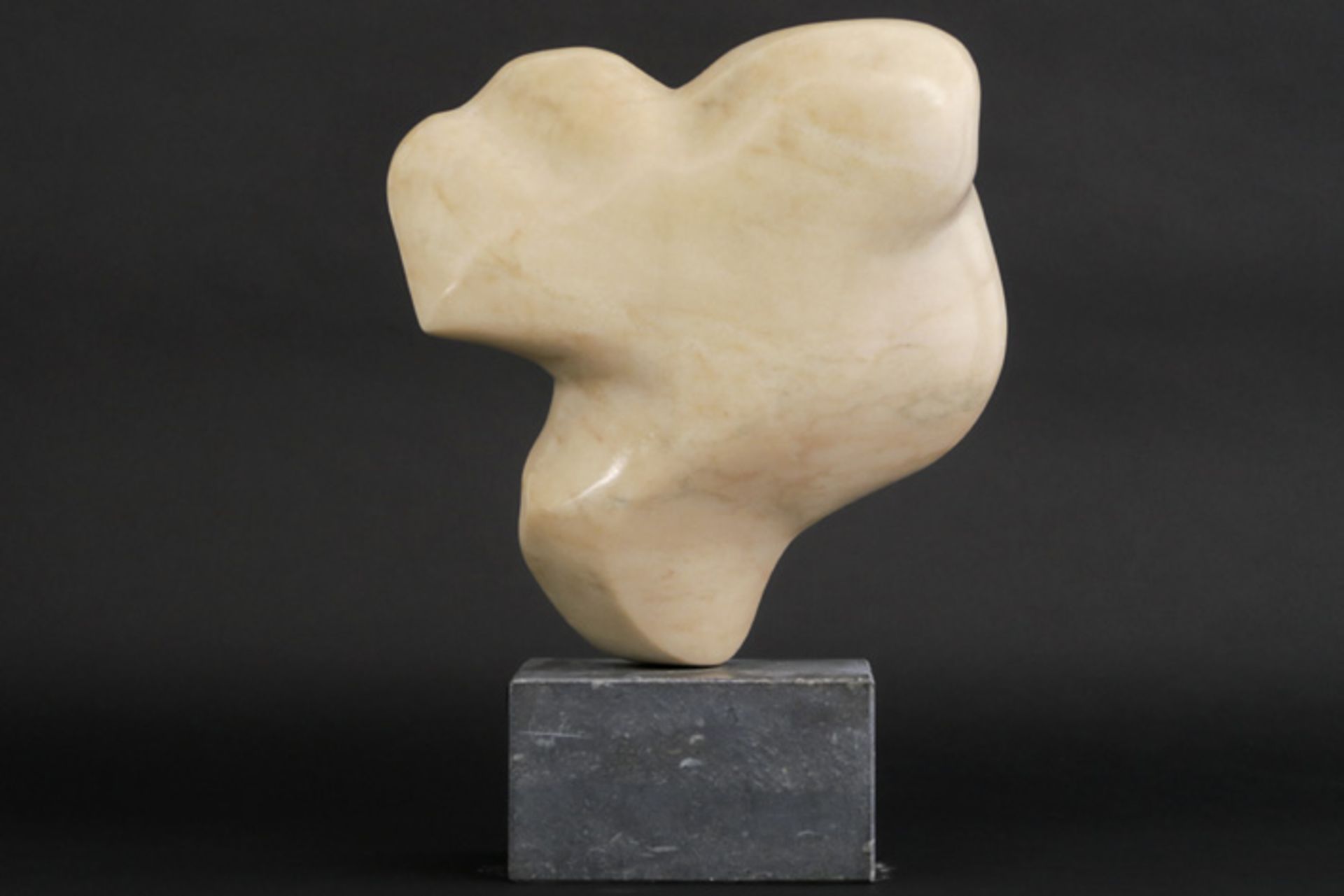 20th Cent. Belgian sculpture in marble - with the monogram of Etienne Vindevogel VINDEVOGEL - Bild 2 aus 4