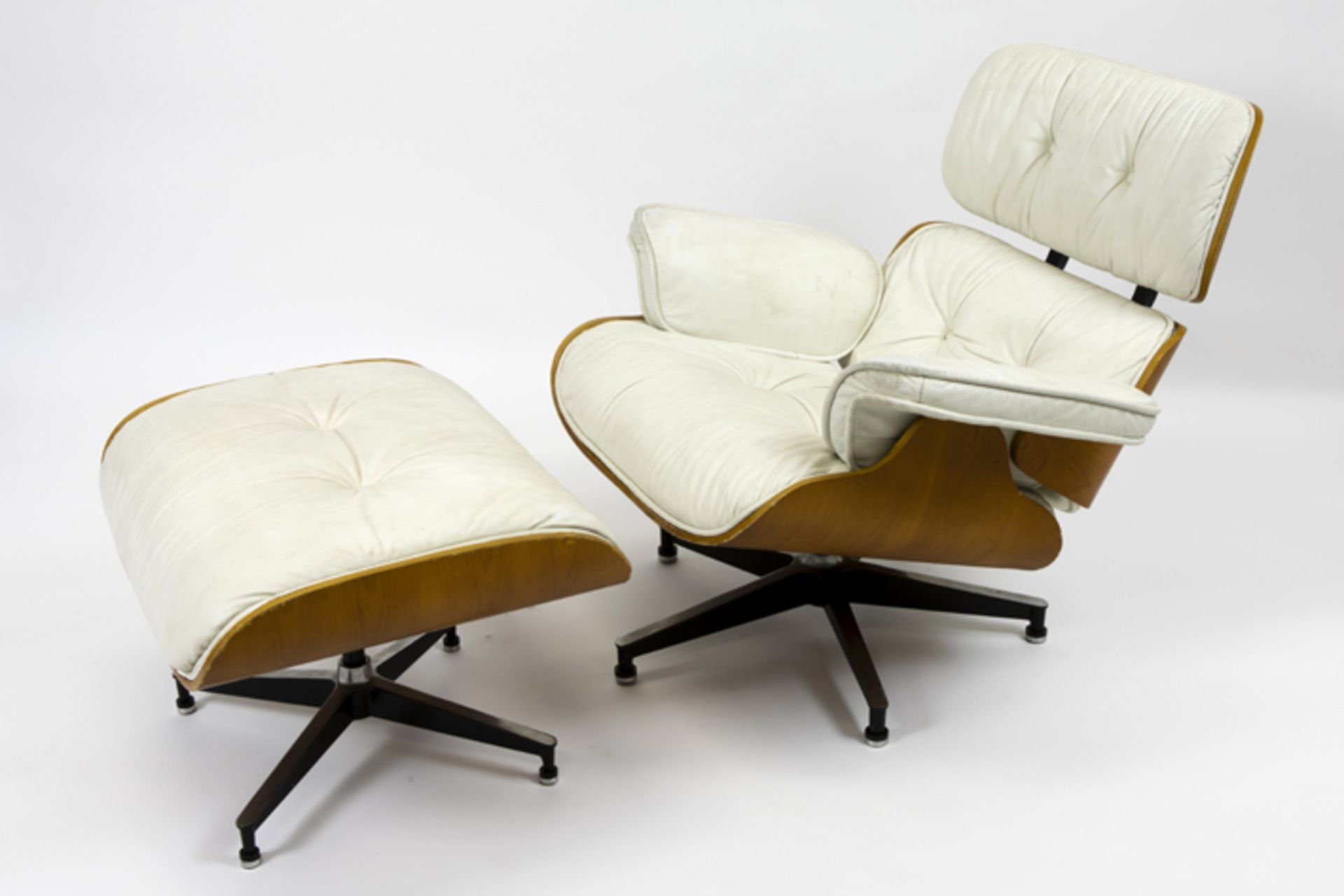 white leather lounge chair and ottoman after the famous design by Eames Fauteuil met voetsteun ,