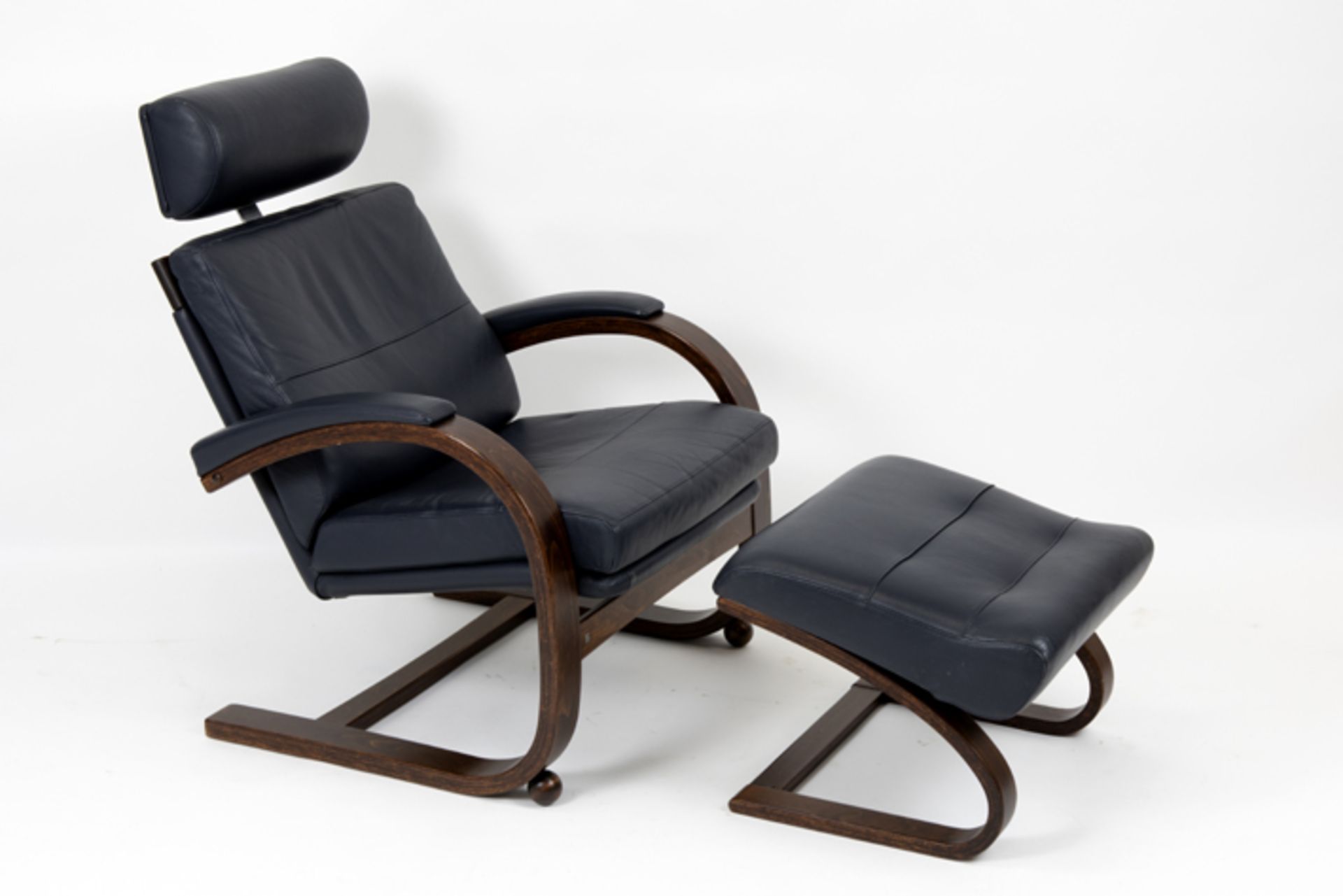 pair of seventies' Swedish Ake Fribytten design "Nelo Kroken" lounge chairs with matching foot rests - Bild 2 aus 3