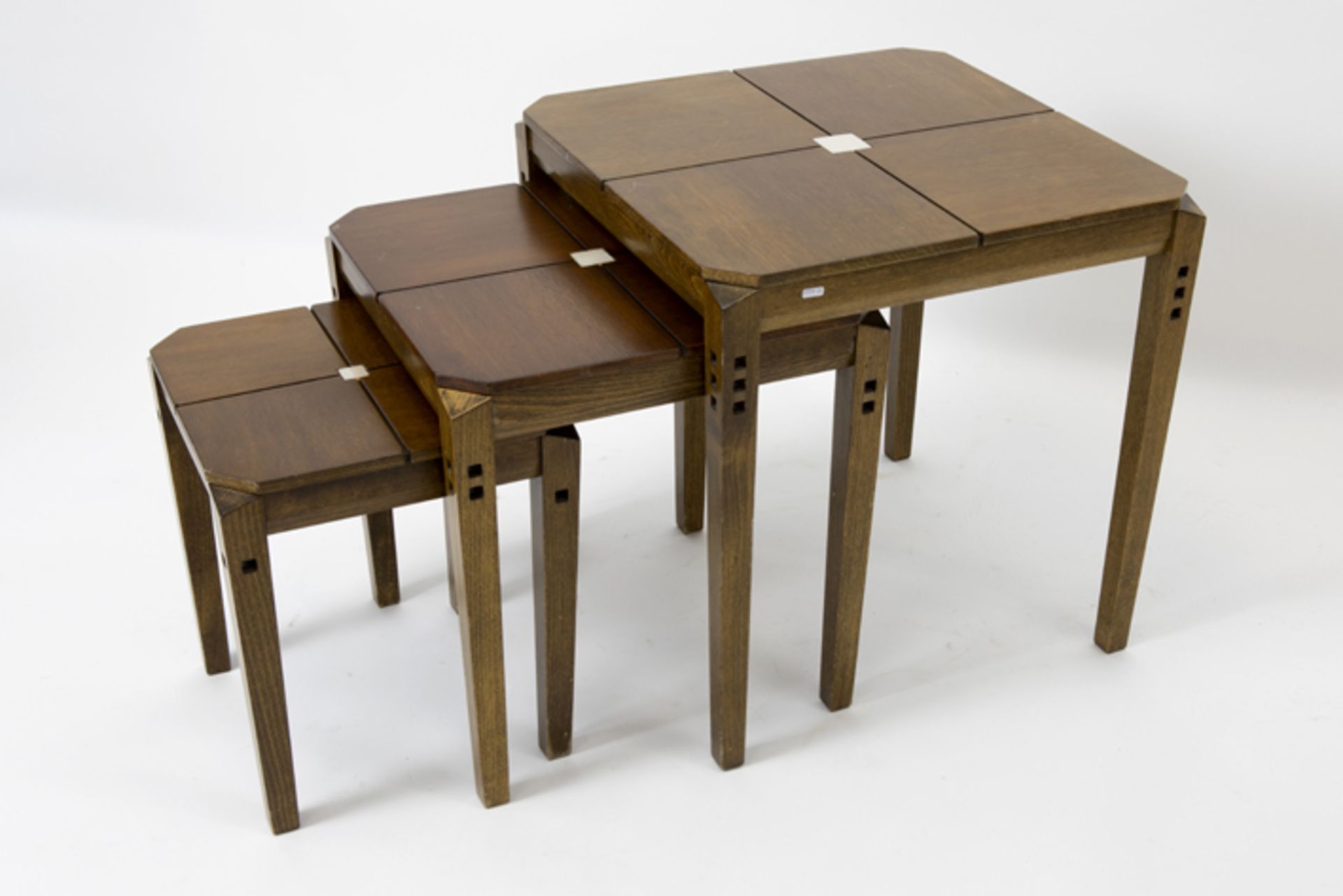 seventies' Umberto Asnago design nest of tables realised by Giorgetti ASNAGO UMBERTO (° 1949) voor - Bild 2 aus 2