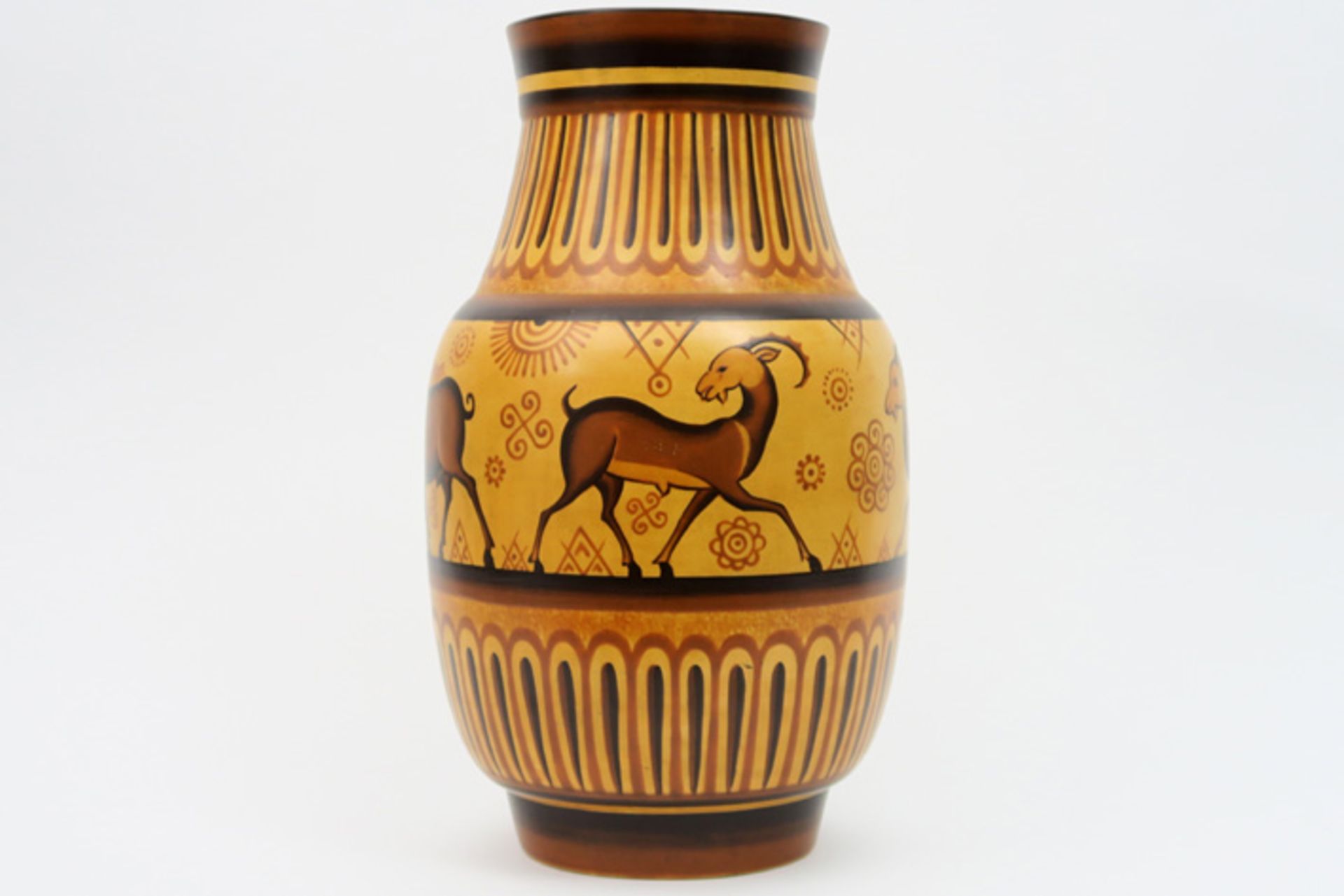 rare "Ch. Catteau" Art Deco-vase in 'Keramis' marked ceramic with a polychrome decor of lionesses - Bild 2 aus 7