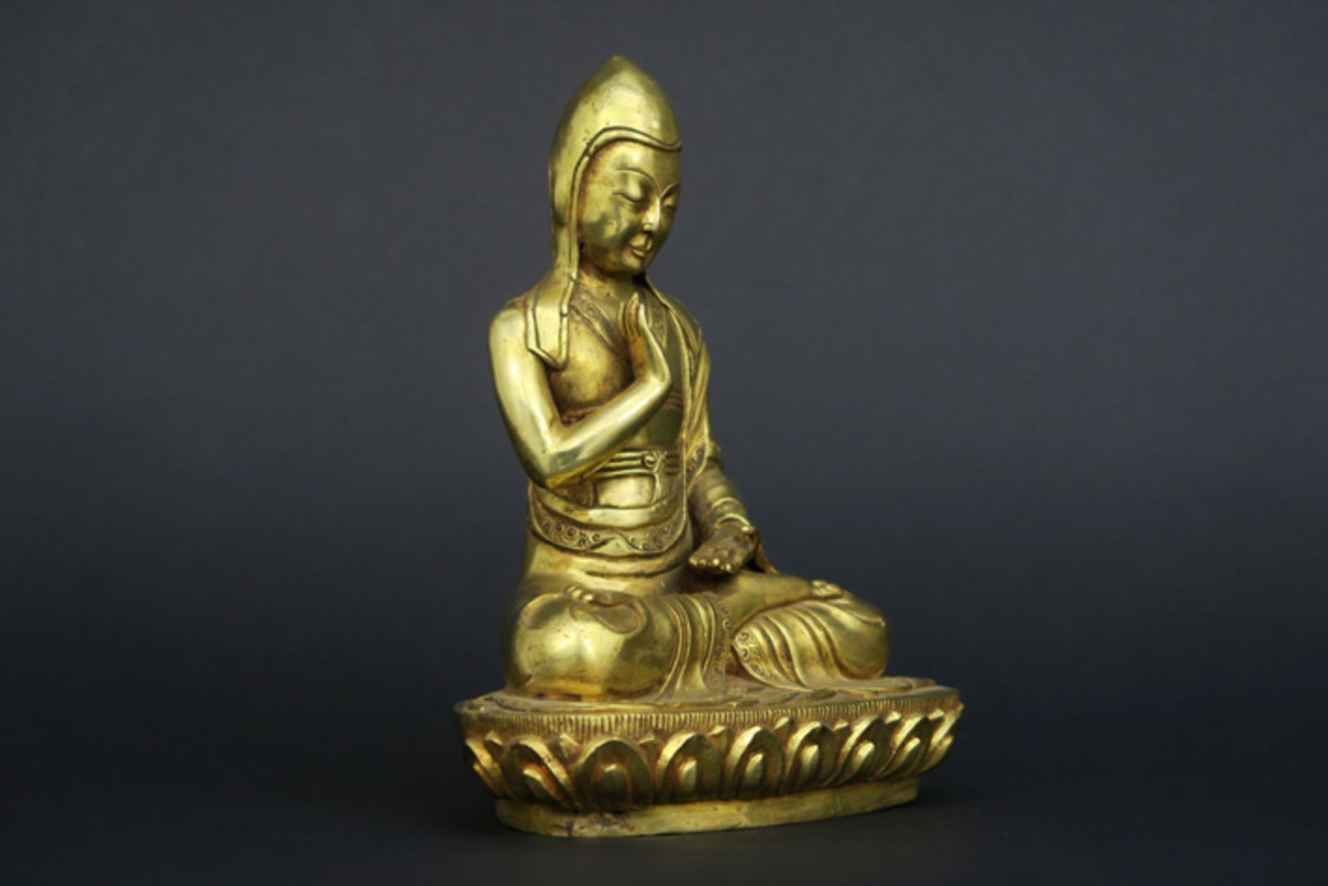 Antieke boeddhistische sculptuur in gedoreerde brons uit Bengalen, een regio die vandaag bij - Image 2 of 4
