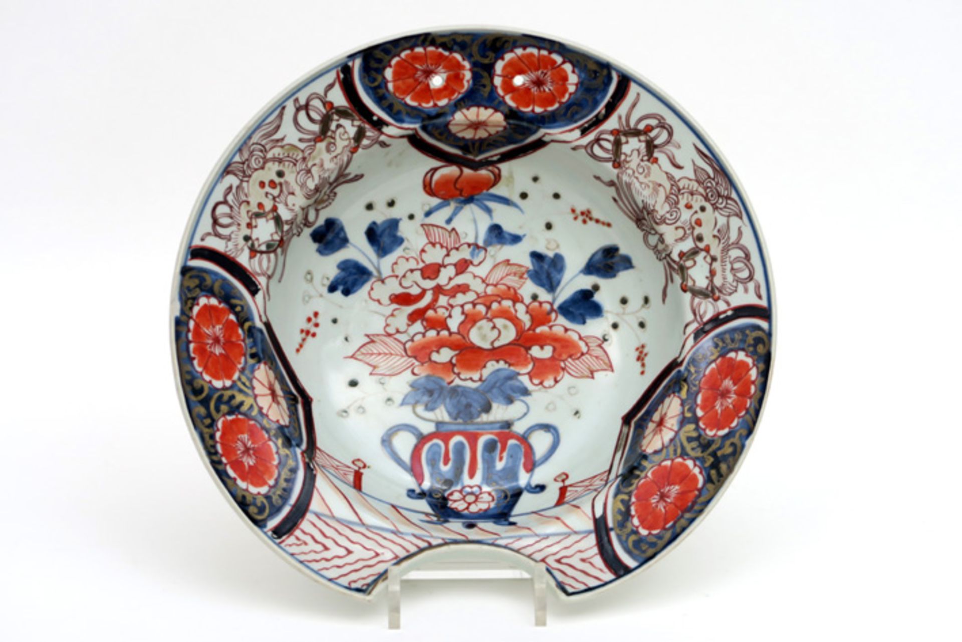 Vroeg achttiende eeuwse Japanse Arita-scheerschaal in porselein met een Imari-decor - diameter :