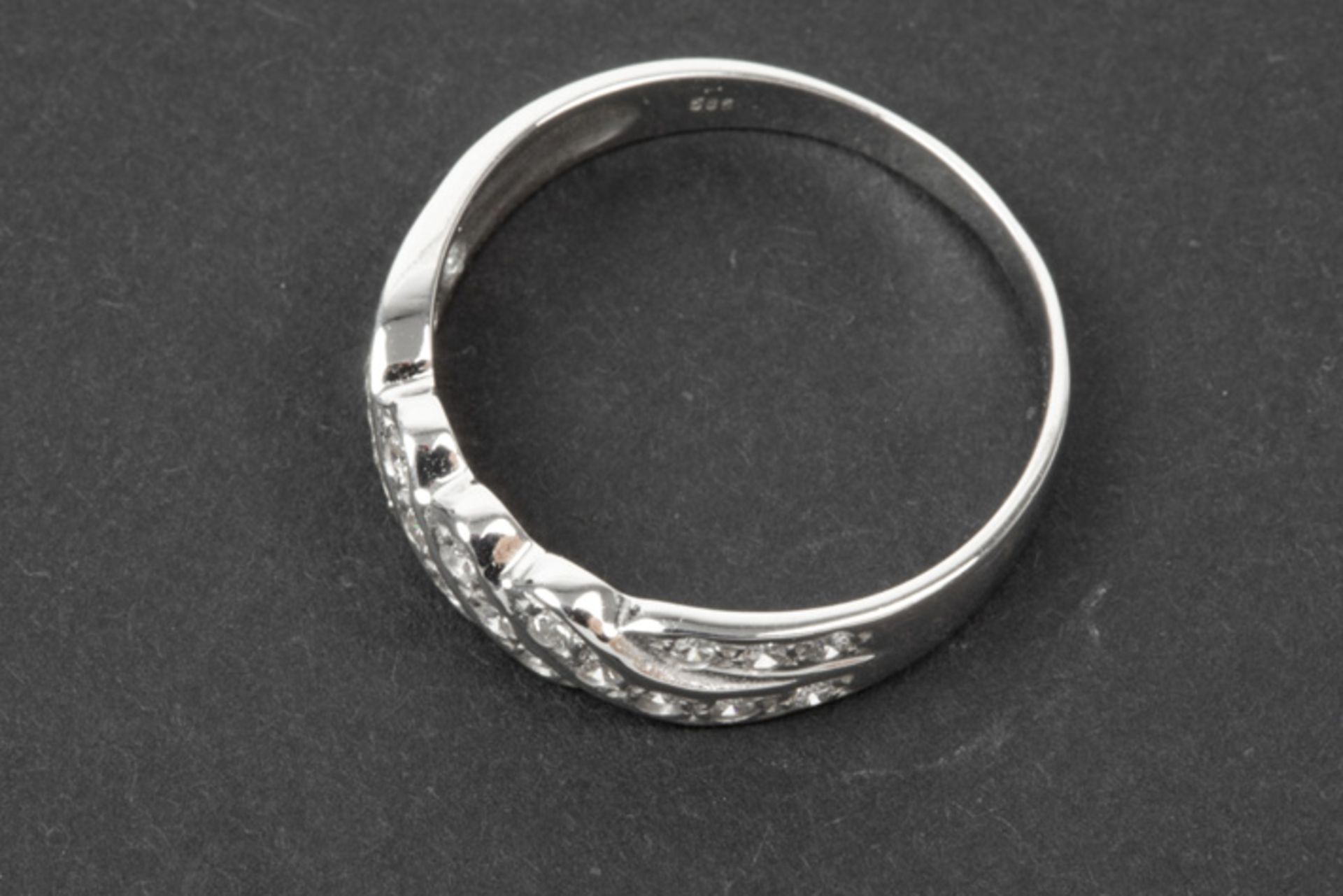 Ring in witgoud (18 karaat) bezet met briljant||ring in white gold (18 carat) with brilliant cut - Image 2 of 2