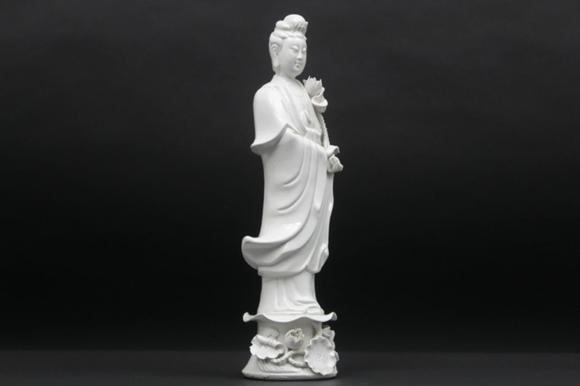 Chinese sculptuur in "blanc de Chine"-porselein met de voorstelling van "Quan Yin" - hoogte : 37 - Image 2 of 3