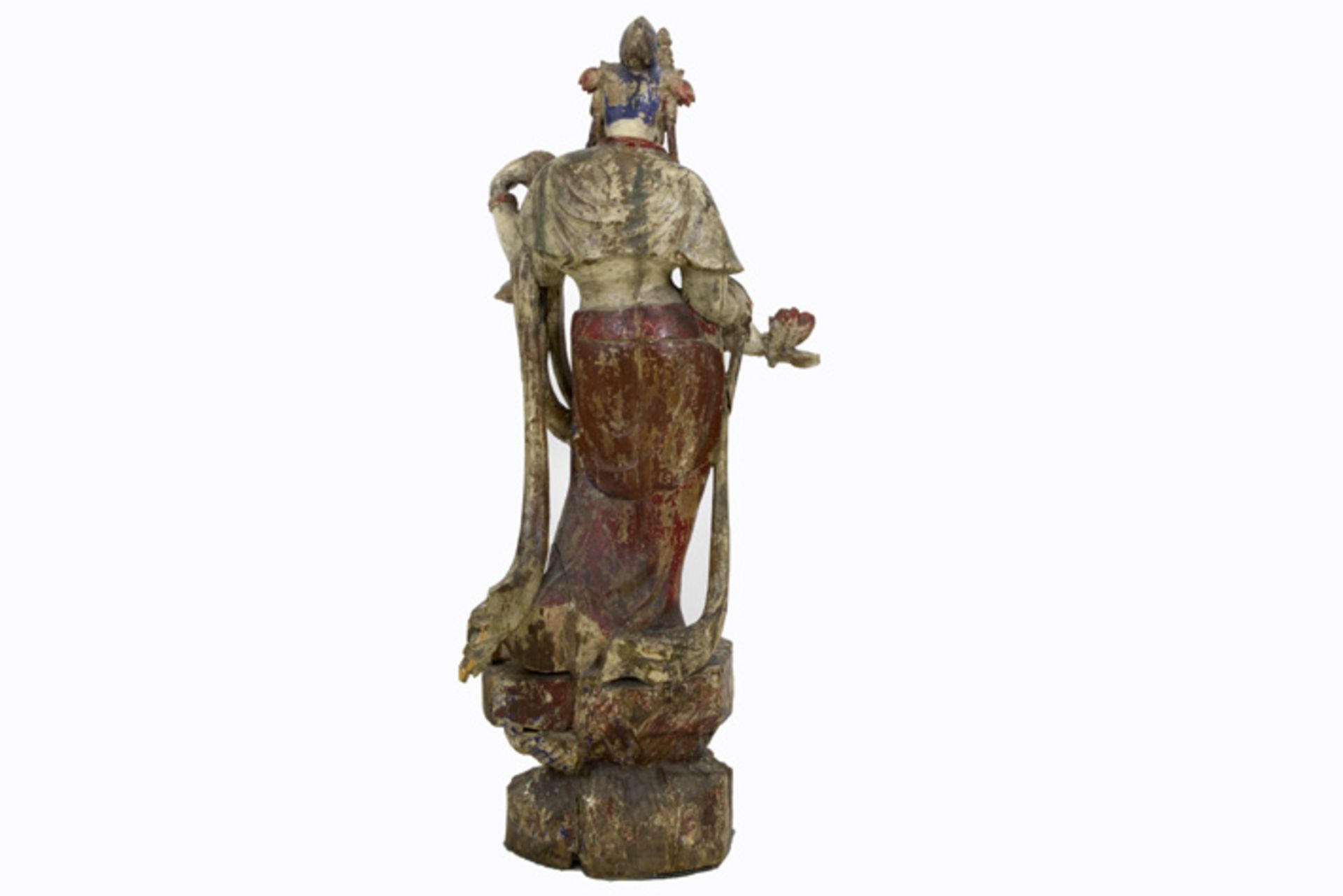 CHINA - QING-DYNASTIE (1644 - 1912) vrij grote sculptuur in hout met goedbewaarde originele - Image 5 of 7