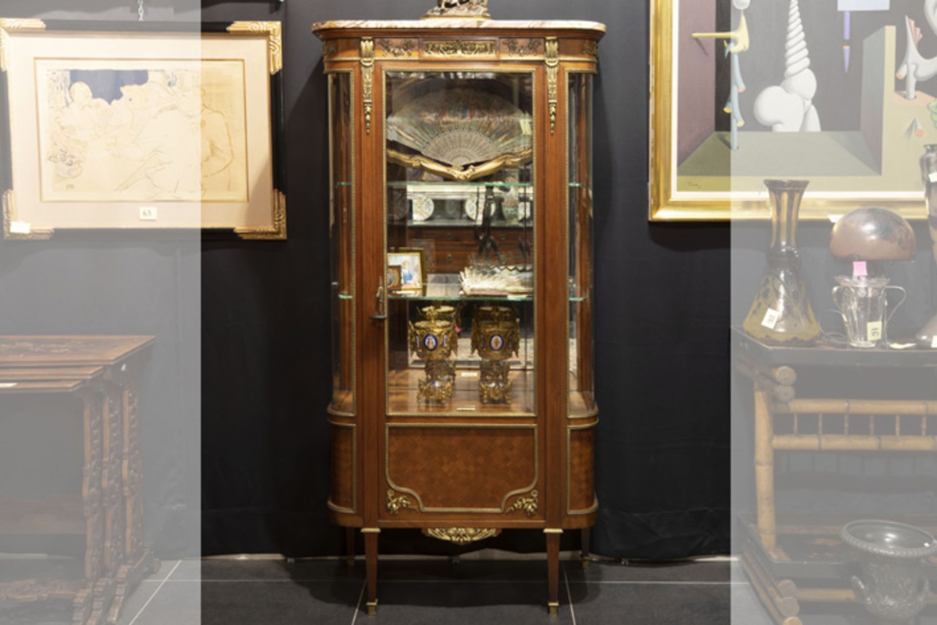 SORMANI PAUL (1817 - 1877) mooi Frans neoclassicistisch vitrinemeubeltje met rank model in