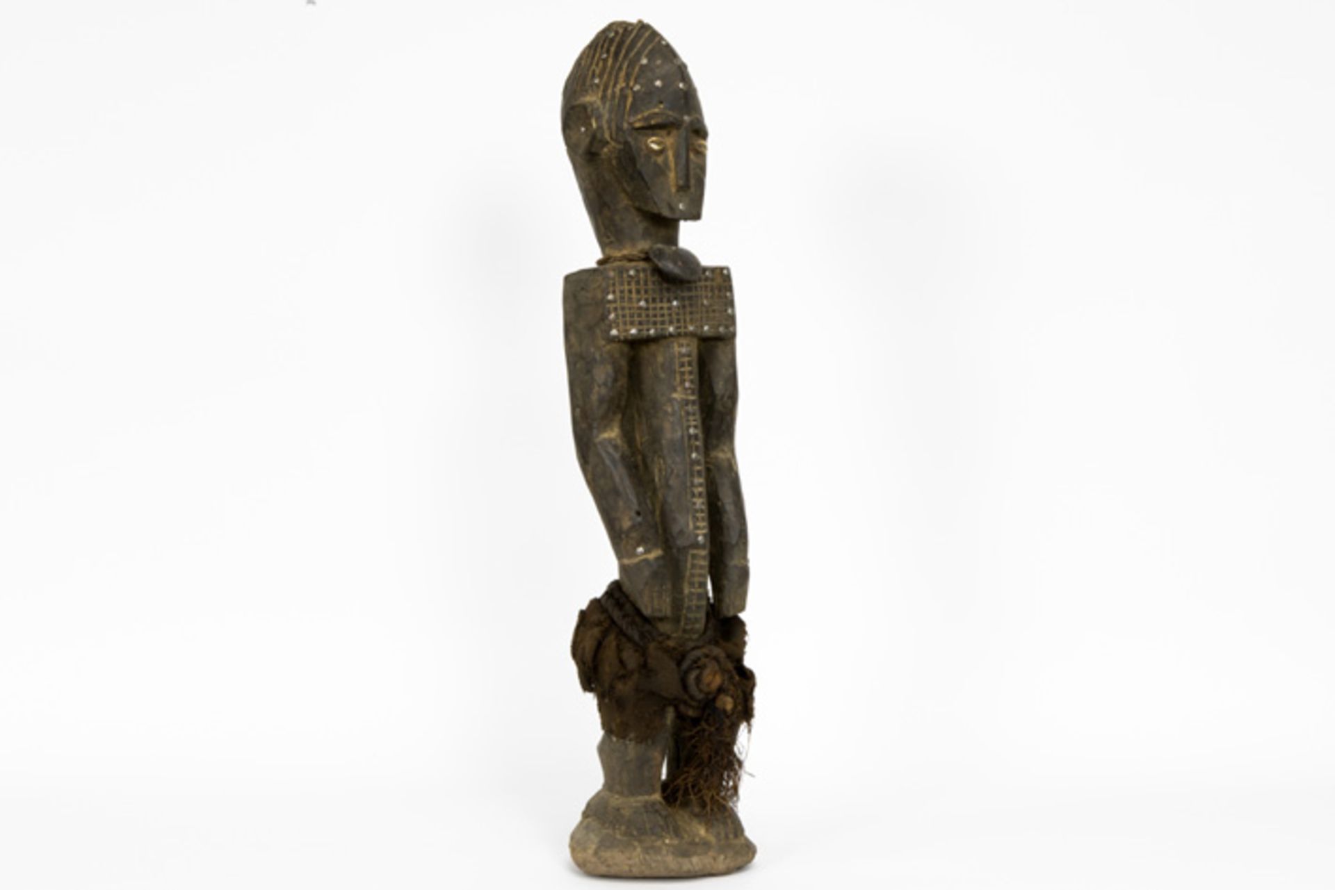AFRIKA - KONGO "Metoko"- sculptuur in hout met koperbeslag, koord, textiel en schelpen - hoogte : 74 - Bild 5 aus 5