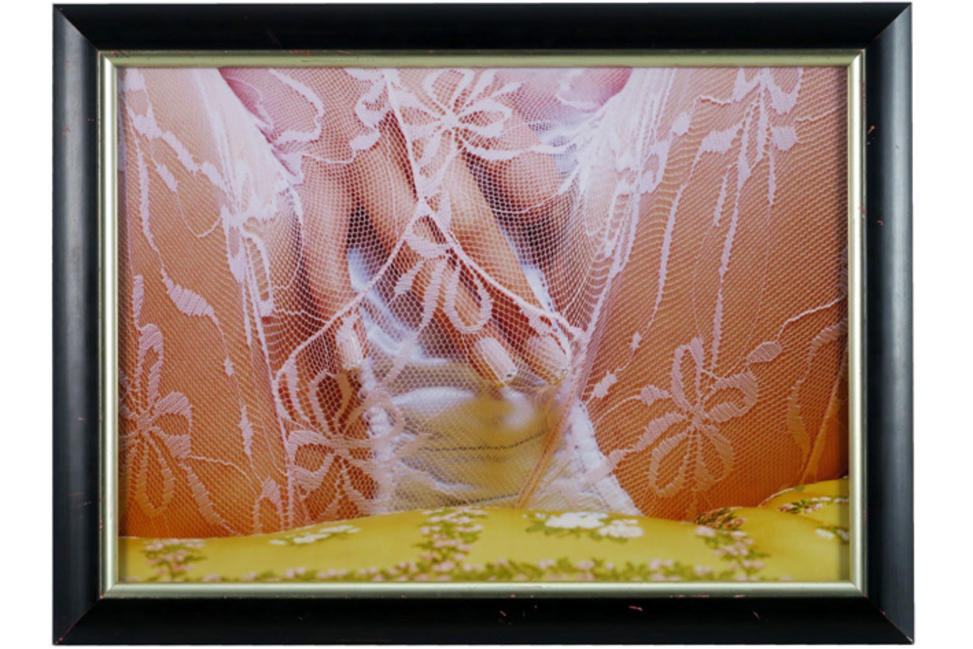 TOLLENS CORNELIE (° 1964) C-print n° 3/5 getiteld "Britney Knickers" dd 2001 - 41,5 x 58,5 - Image 2 of 4