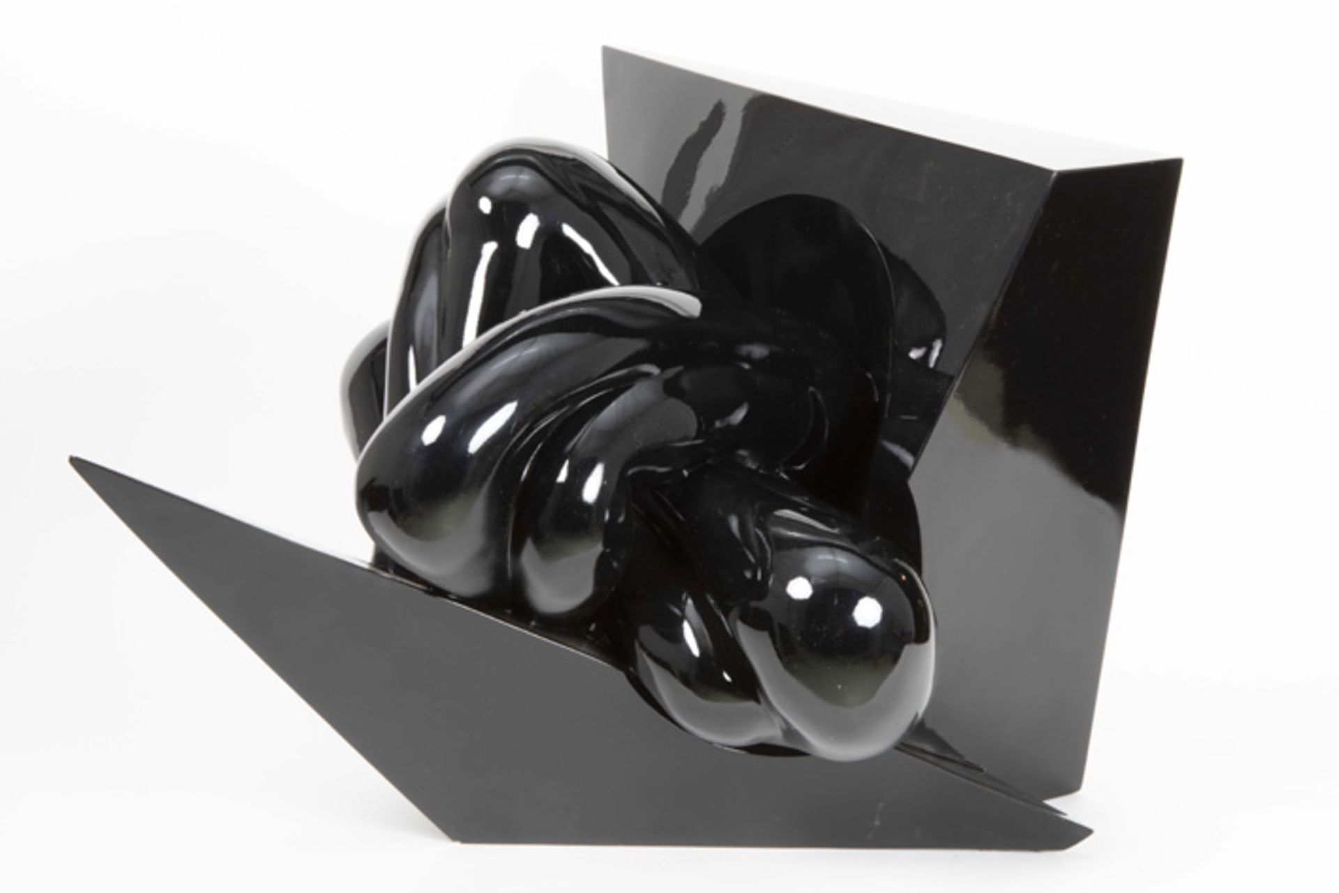 RAVASIO PAOLA (° 1978) unieke sculptuur in zwart 'vetroresina' (hars van glas) dd 2010 getiteld "